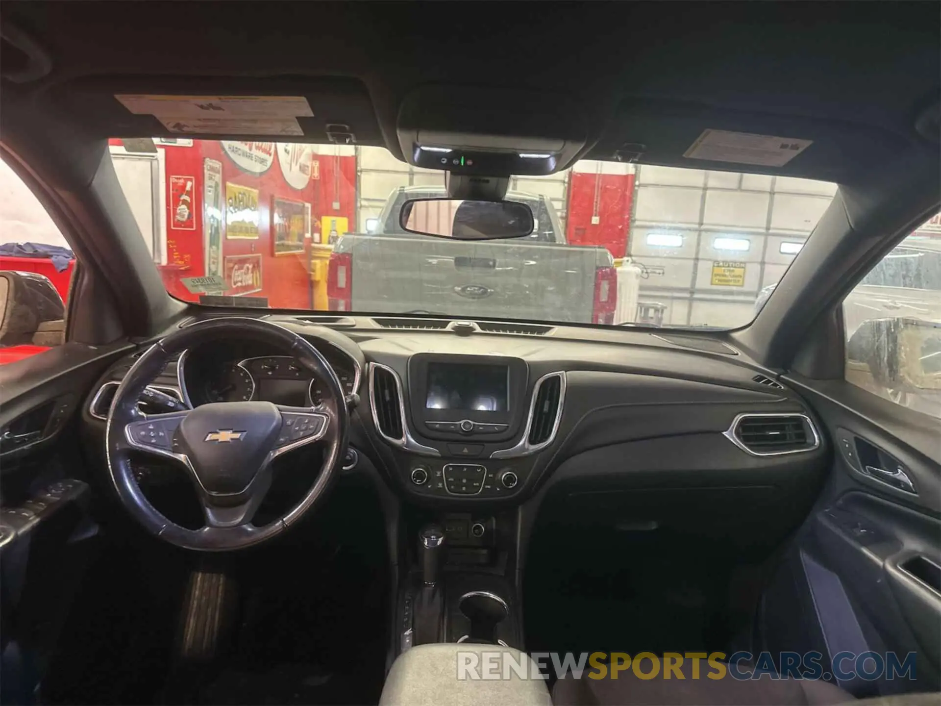 10 Photograph of a damaged car 2GNAXTEV0K6256498 CHEVROLET EQUINOX 2019