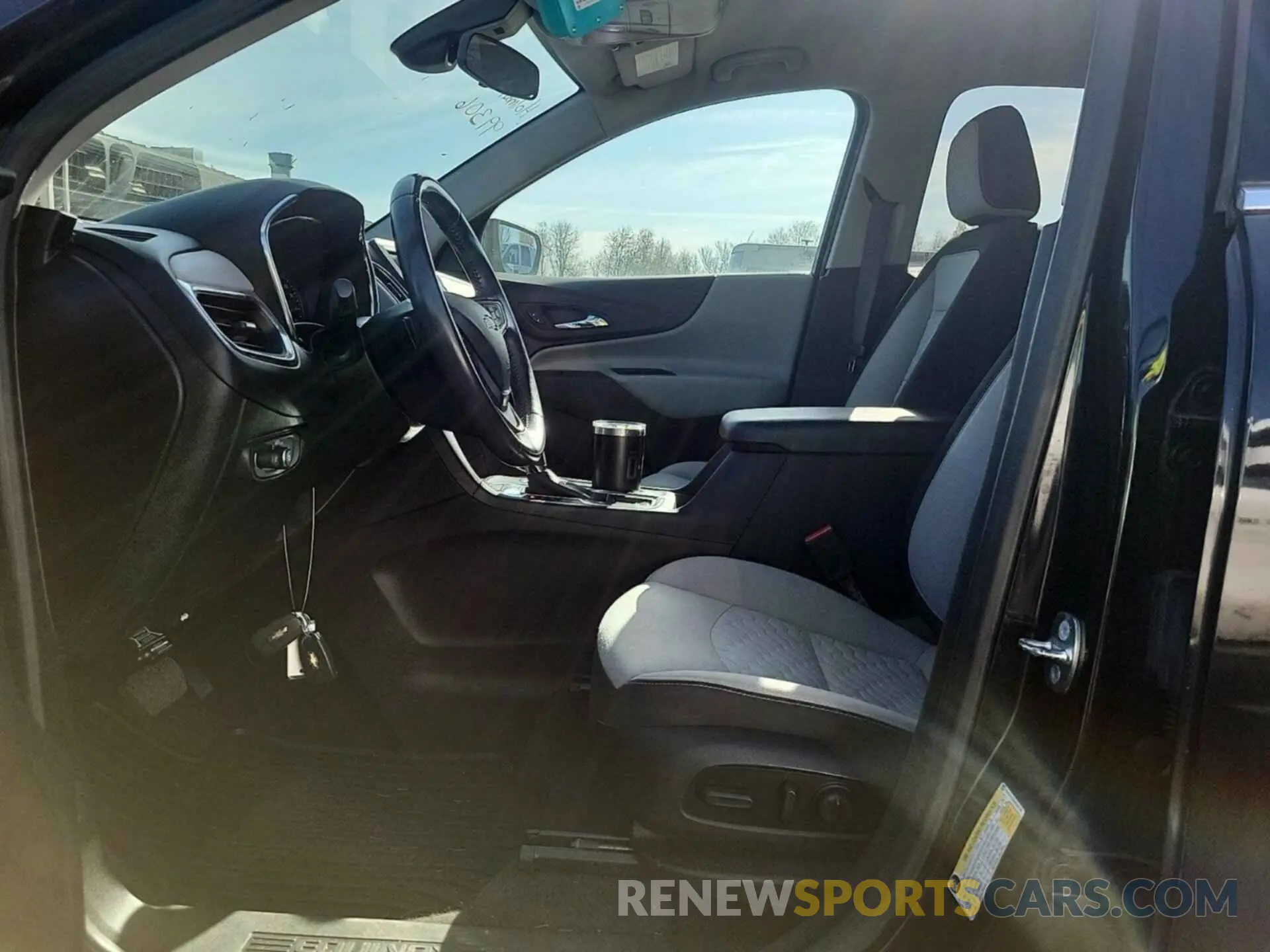 29 Photograph of a damaged car 2GNAXTEV0K6260759 CHEVROLET EQUINOX 2019