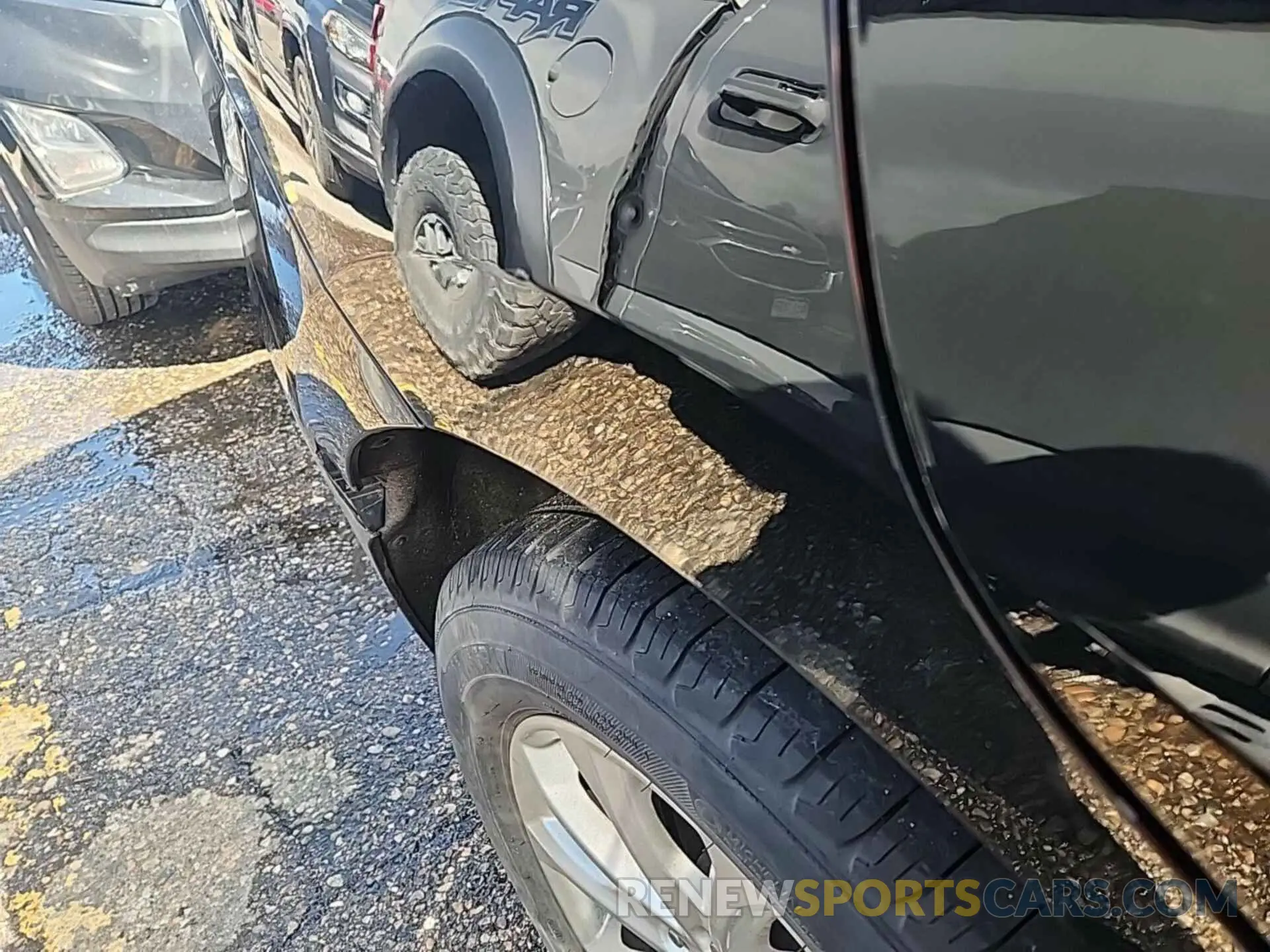 10 Photograph of a damaged car 2GNAXTEV1K6197543 CHEVROLET EQUINOX 2019