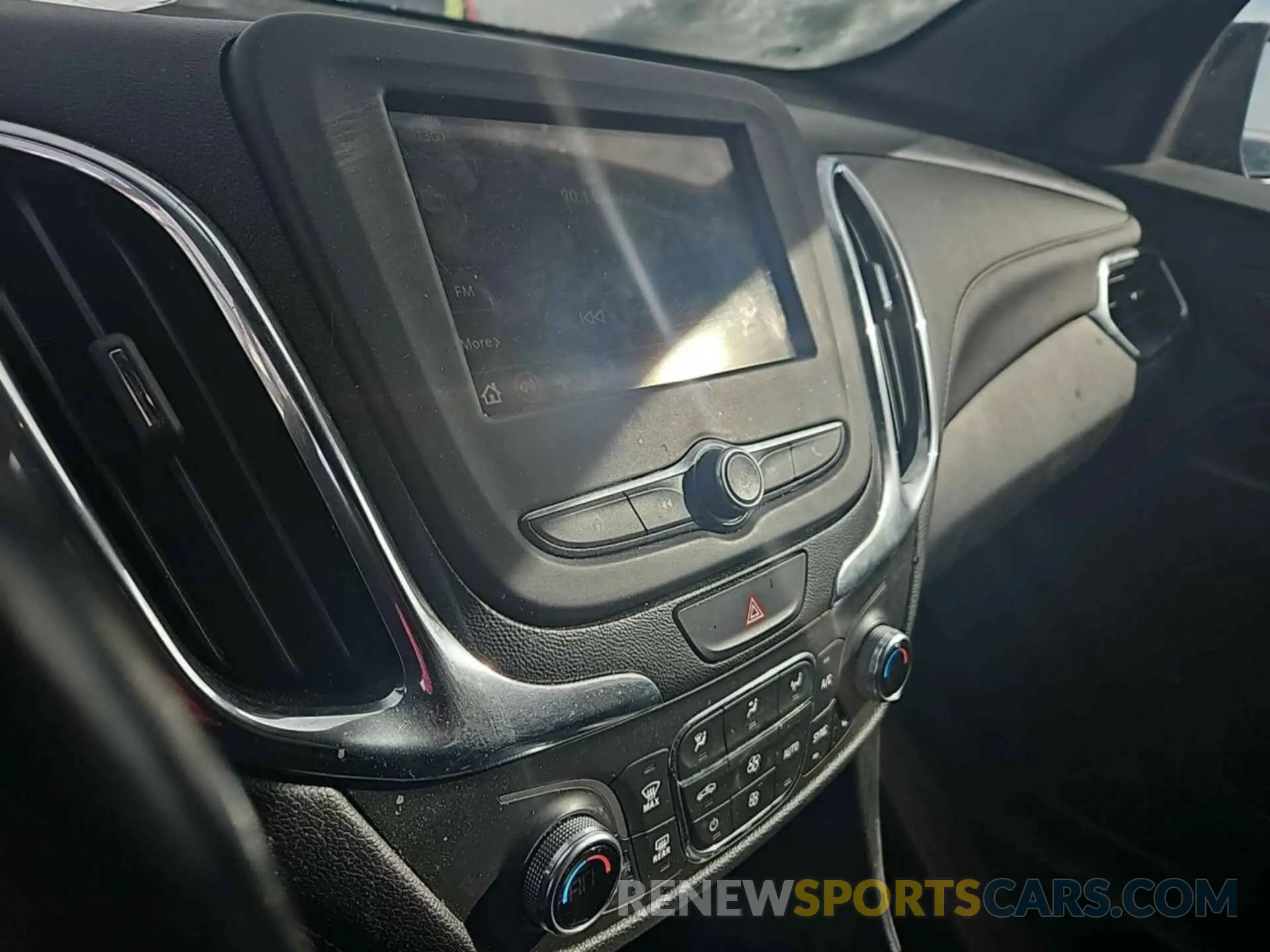 17 Photograph of a damaged car 2GNAXTEV1K6197543 CHEVROLET EQUINOX 2019