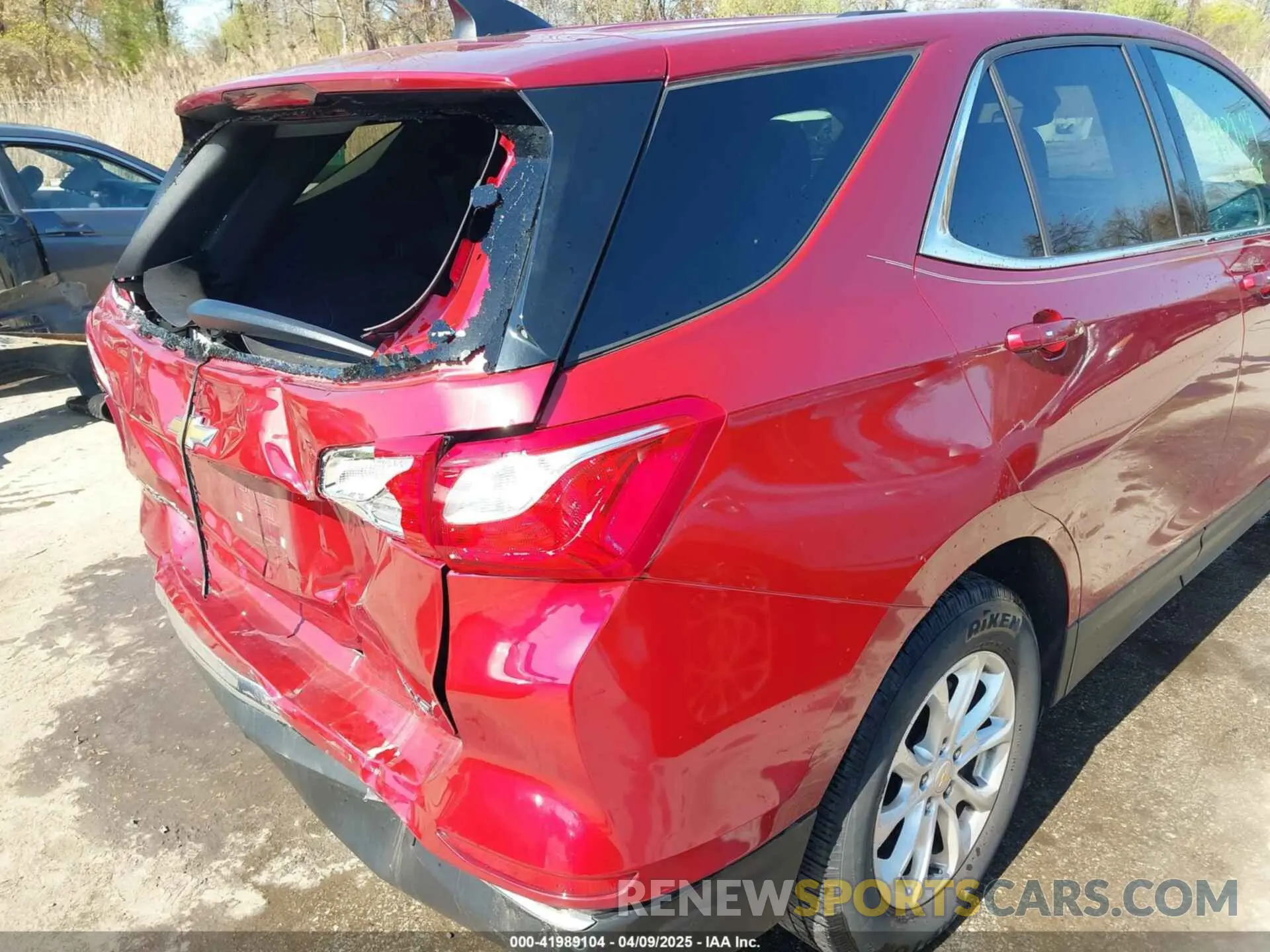18 Photograph of a damaged car 2GNAXTEV1K6247390 CHEVROLET EQUINOX 2019