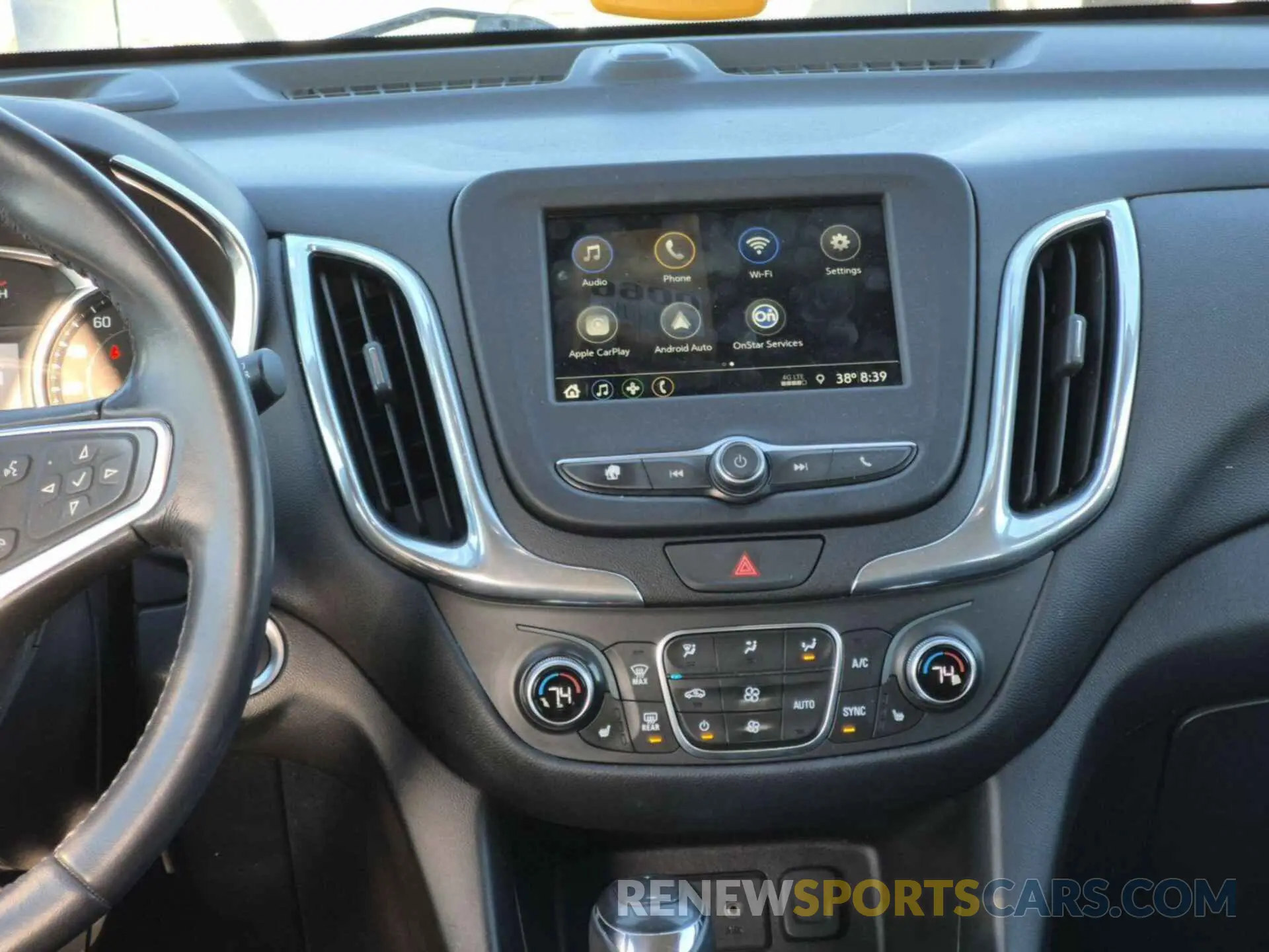 18 Photograph of a damaged car 2GNAXTEV1K6256770 CHEVROLET EQUINOX 2019