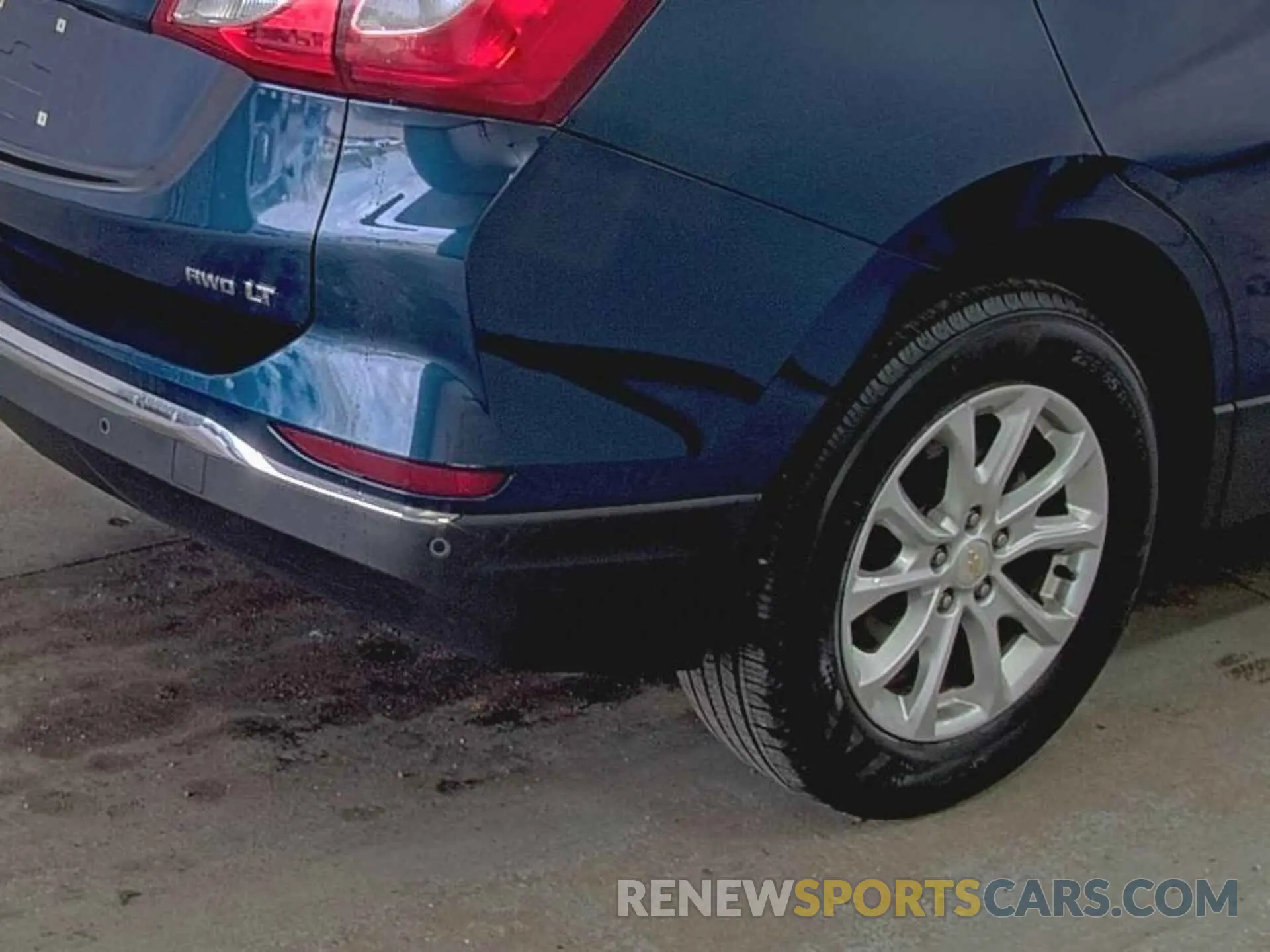 36 Photograph of a damaged car 2GNAXTEV1K6258020 CHEVROLET EQUINOX 2019