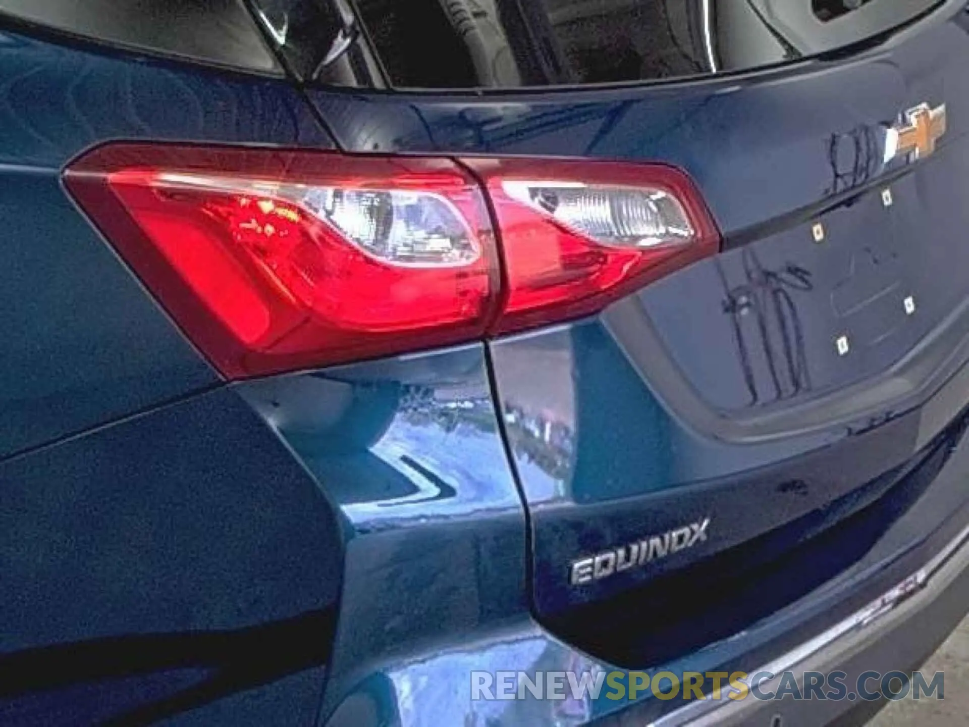 37 Photograph of a damaged car 2GNAXTEV1K6258020 CHEVROLET EQUINOX 2019