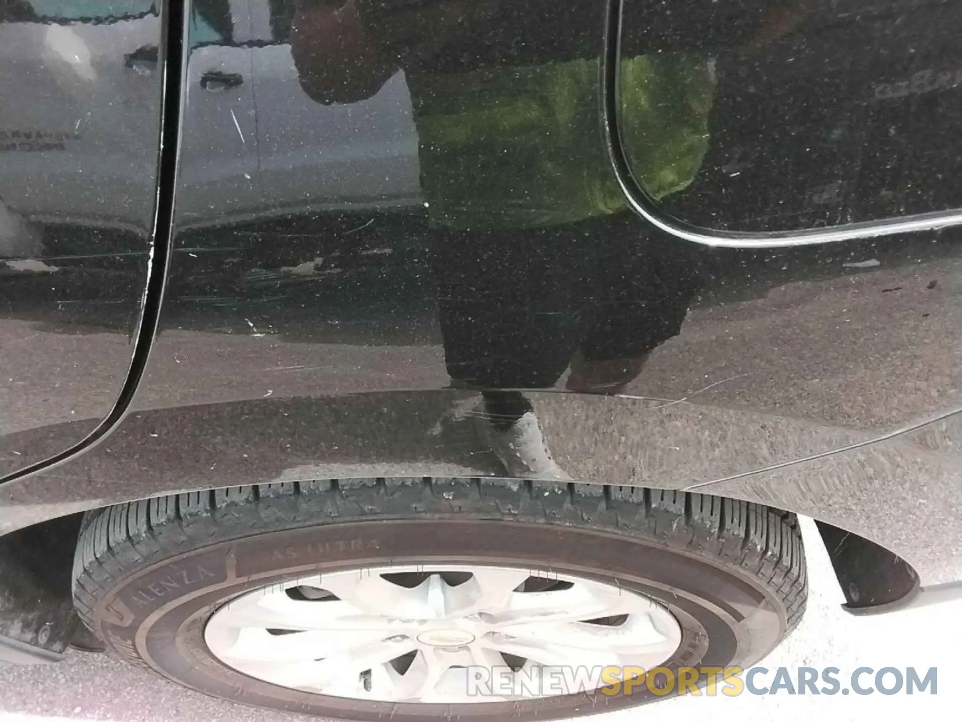 10 Photograph of a damaged car 2GNAXTEV1K6259765 CHEVROLET EQUINOX 2019