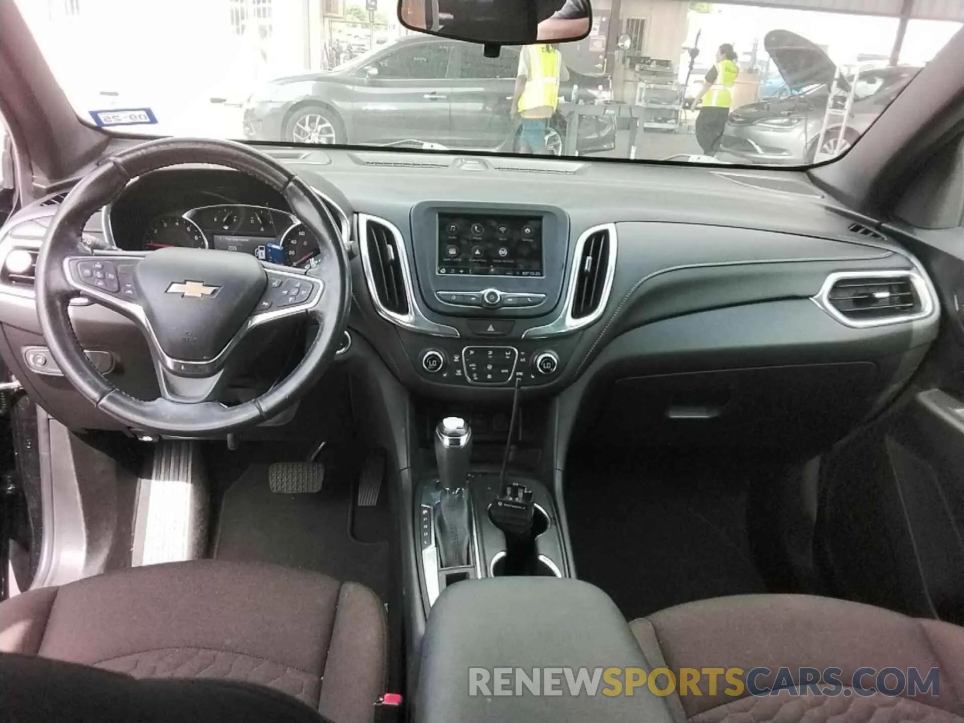 18 Photograph of a damaged car 2GNAXTEV1K6259765 CHEVROLET EQUINOX 2019