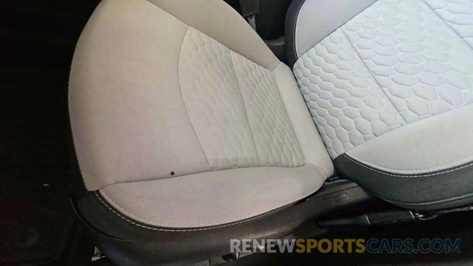 11 Photograph of a damaged car 2GNAXTEV1K6275609 CHEVROLET EQUINOX 2019