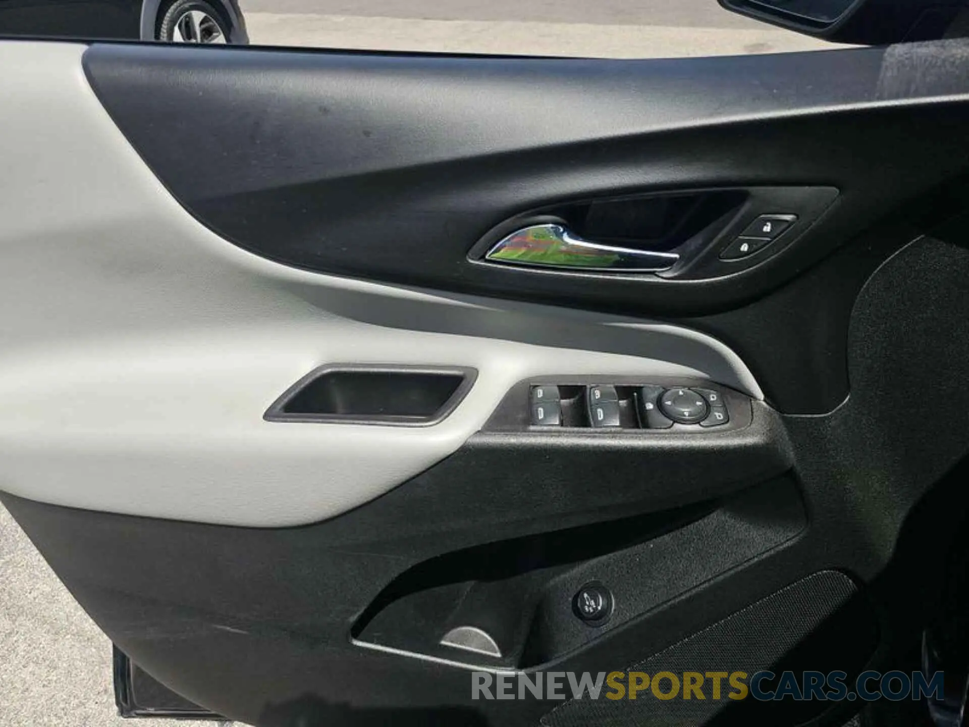 5 Photograph of a damaged car 2GNAXTEV1K6275609 CHEVROLET EQUINOX 2019
