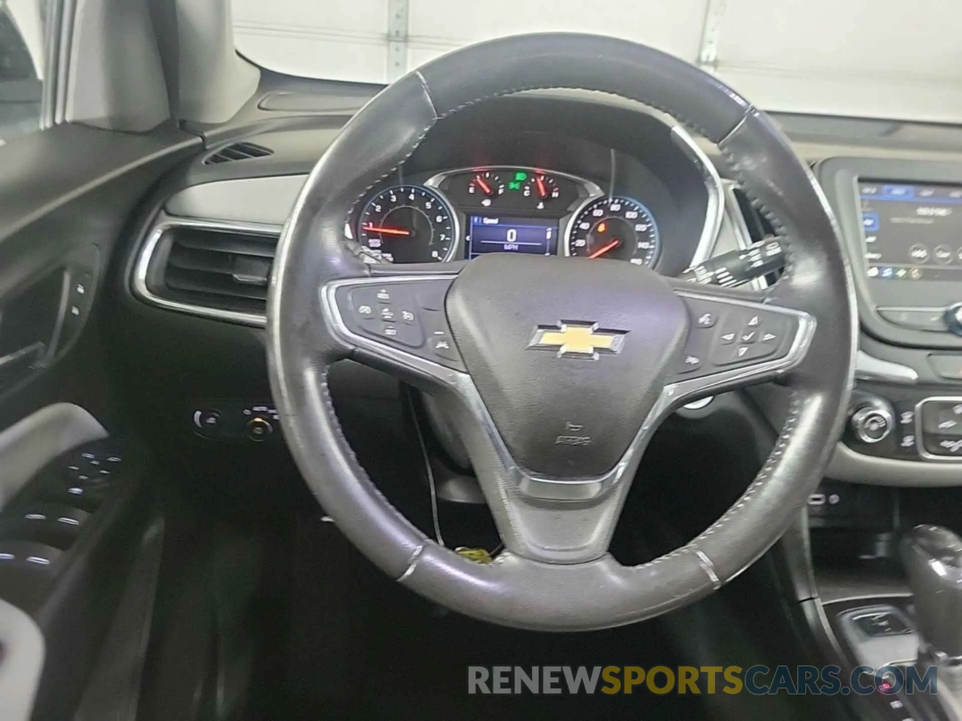 17 Photograph of a damaged car 2GNAXTEV1K6282611 CHEVROLET EQUINOX 2019