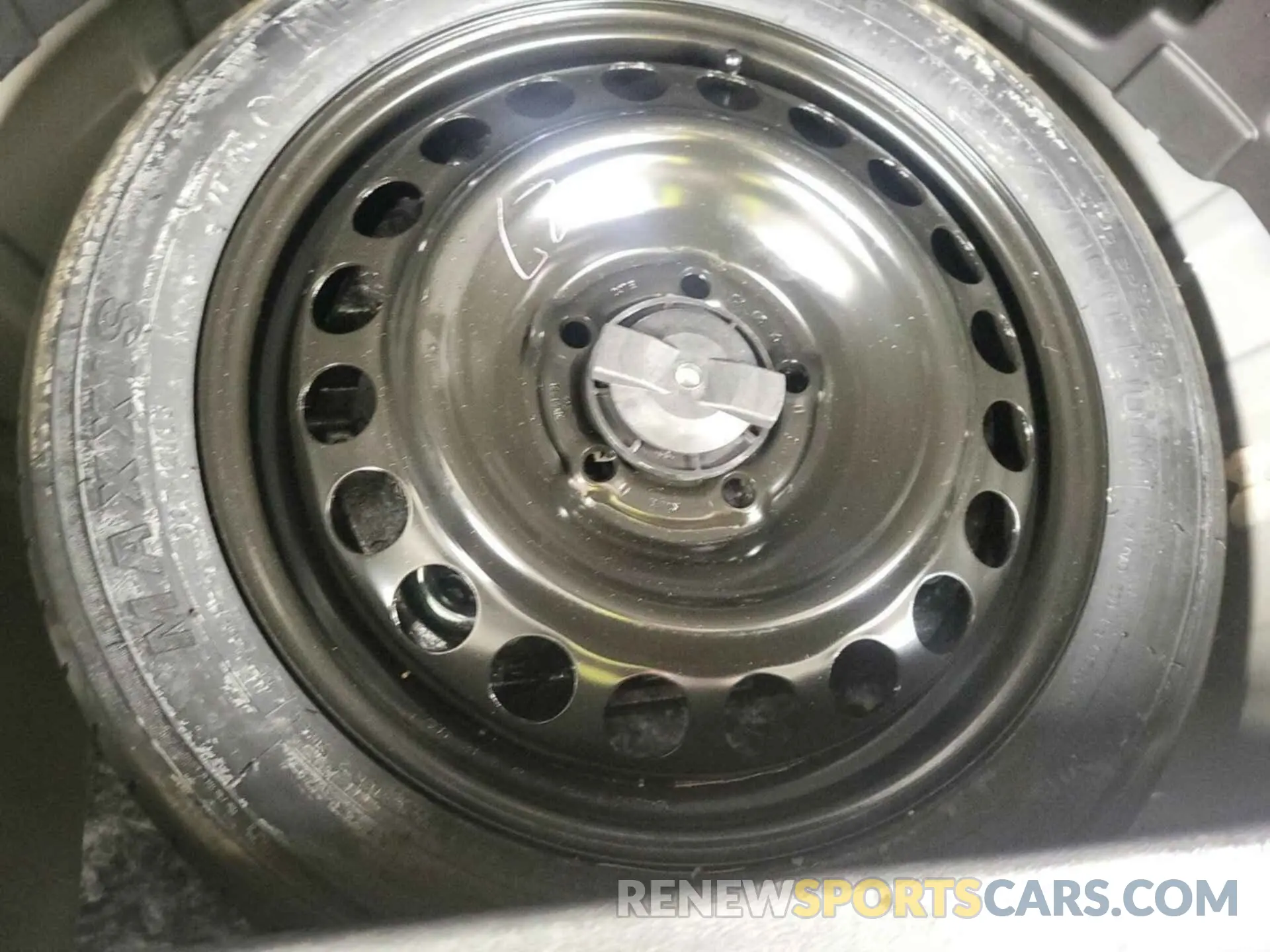 27 Photograph of a damaged car 2GNAXTEV1K6282611 CHEVROLET EQUINOX 2019