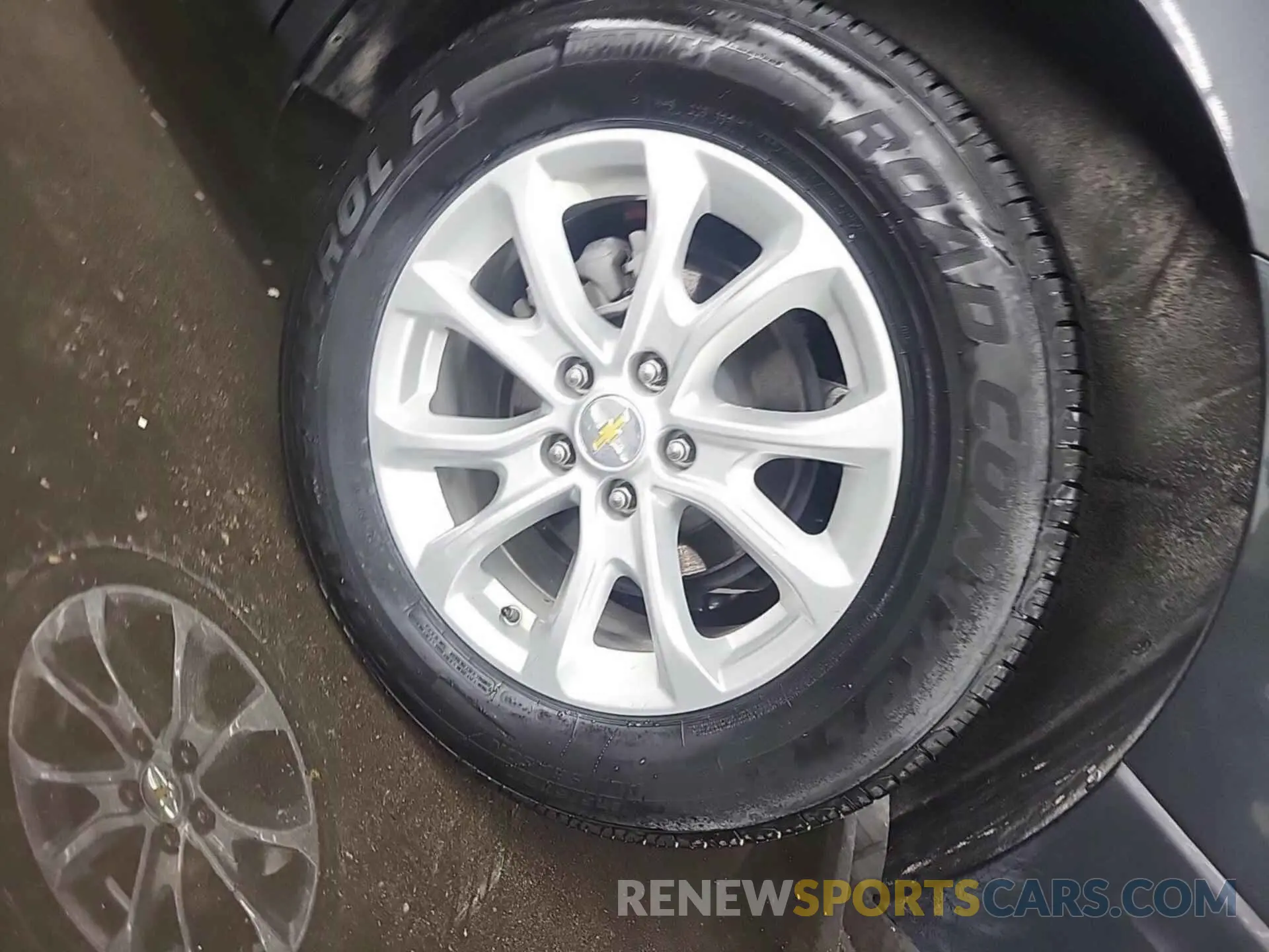 28 Photograph of a damaged car 2GNAXTEV1K6282611 CHEVROLET EQUINOX 2019