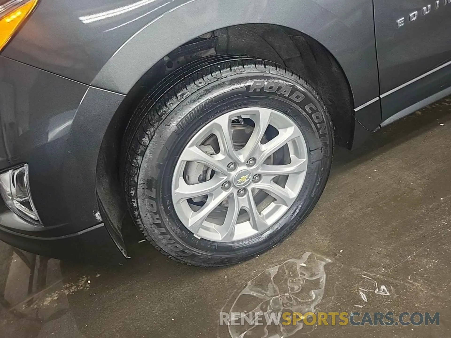 29 Photograph of a damaged car 2GNAXTEV1K6282611 CHEVROLET EQUINOX 2019