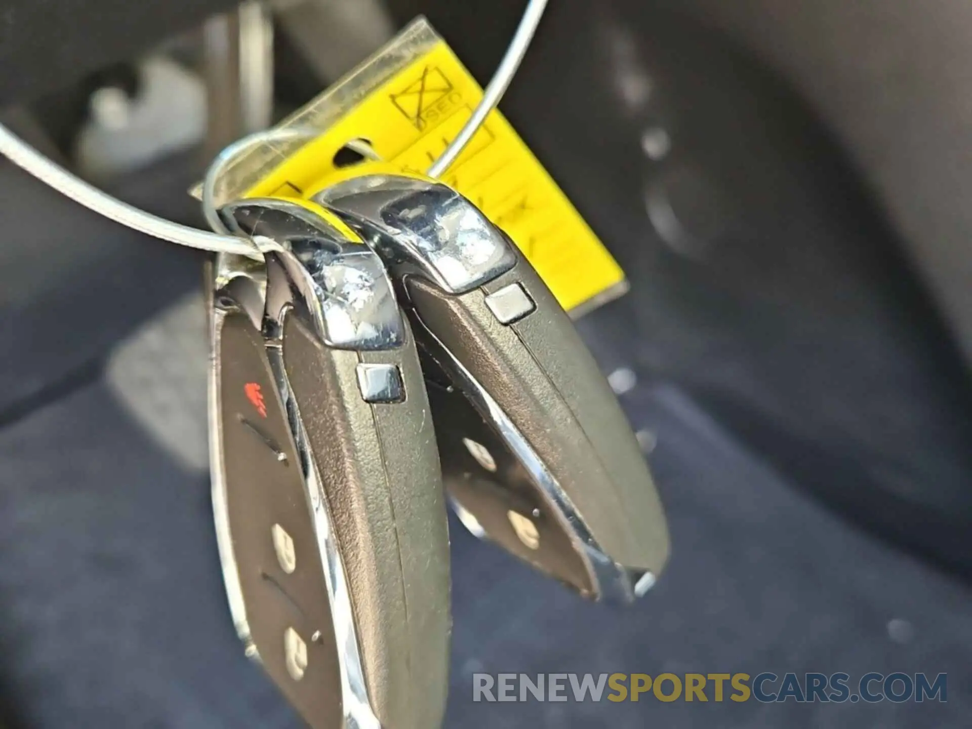 32 Photograph of a damaged car 2GNAXTEV1K6282611 CHEVROLET EQUINOX 2019