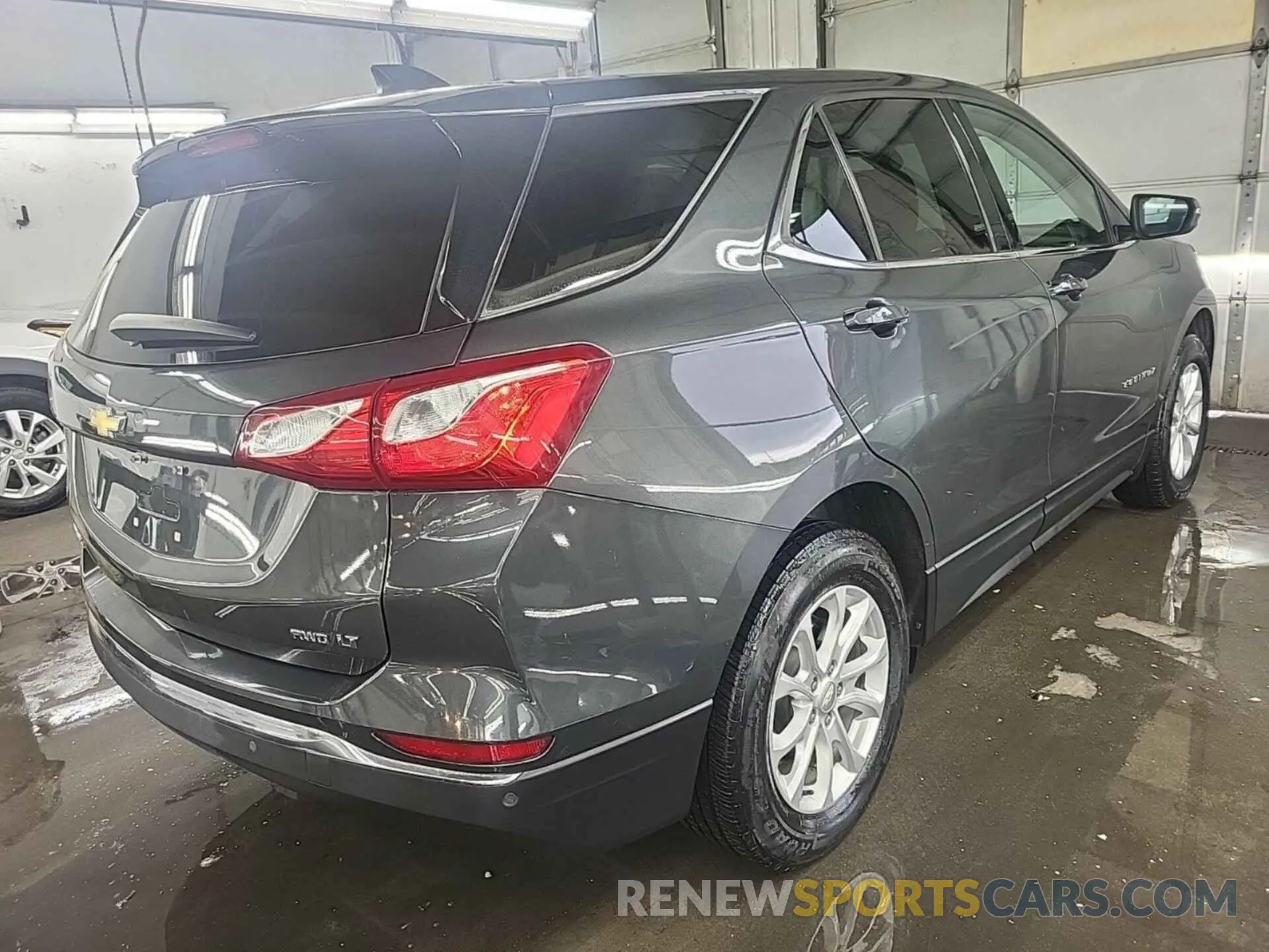 33 Photograph of a damaged car 2GNAXTEV1K6282611 CHEVROLET EQUINOX 2019