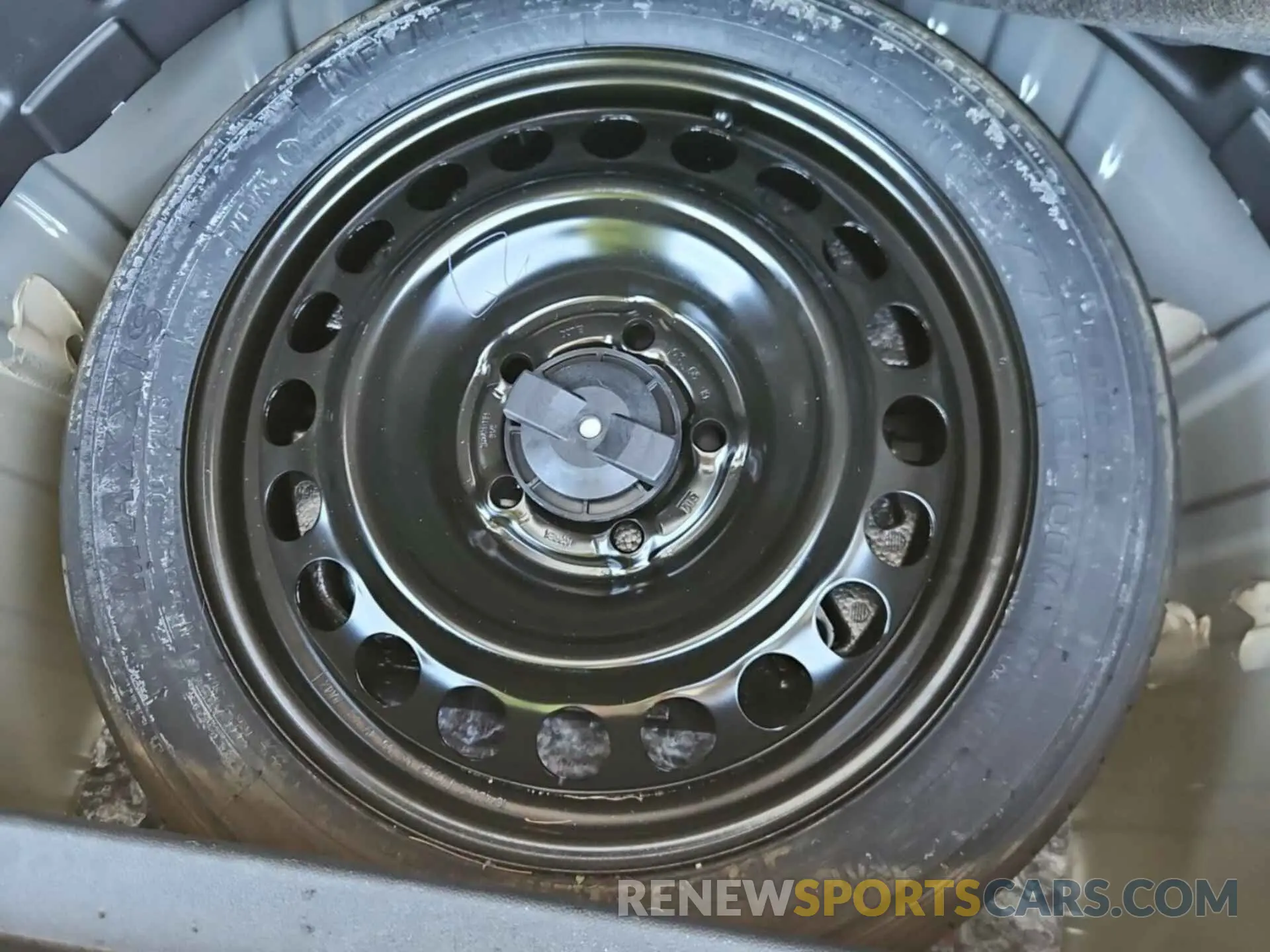 4 Photograph of a damaged car 2GNAXTEV1K6282611 CHEVROLET EQUINOX 2019