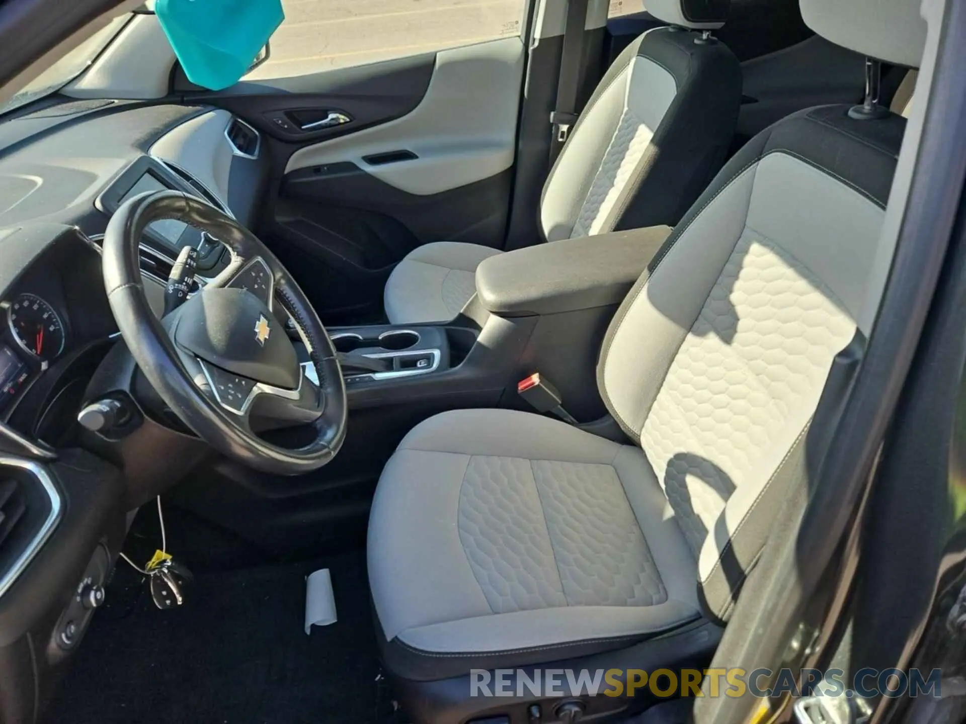 51 Photograph of a damaged car 2GNAXTEV1K6282611 CHEVROLET EQUINOX 2019