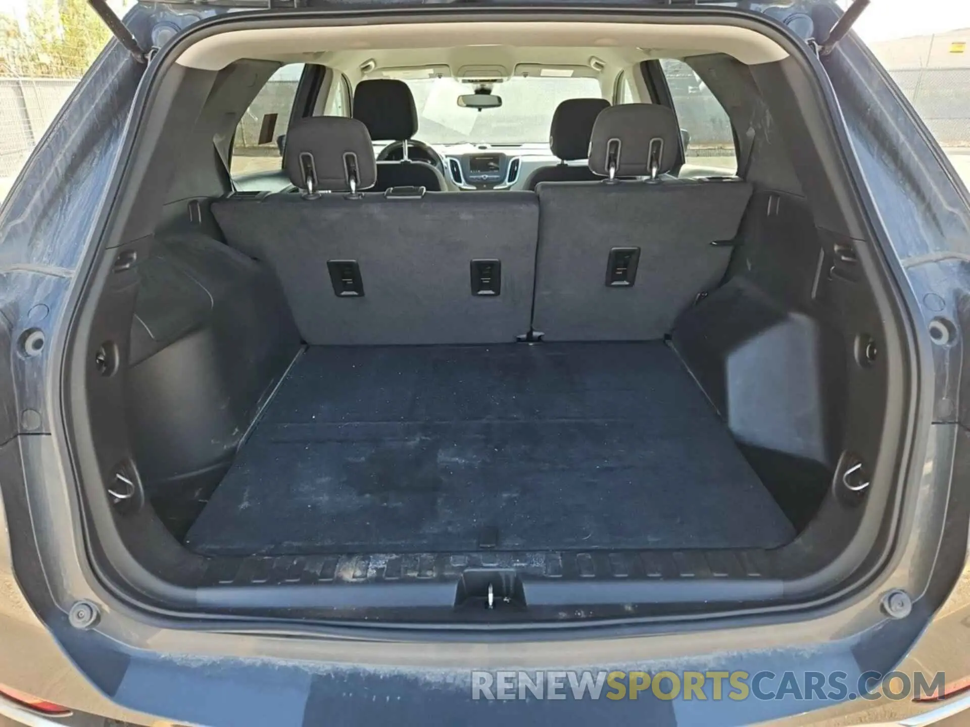 9 Photograph of a damaged car 2GNAXTEV1K6282611 CHEVROLET EQUINOX 2019