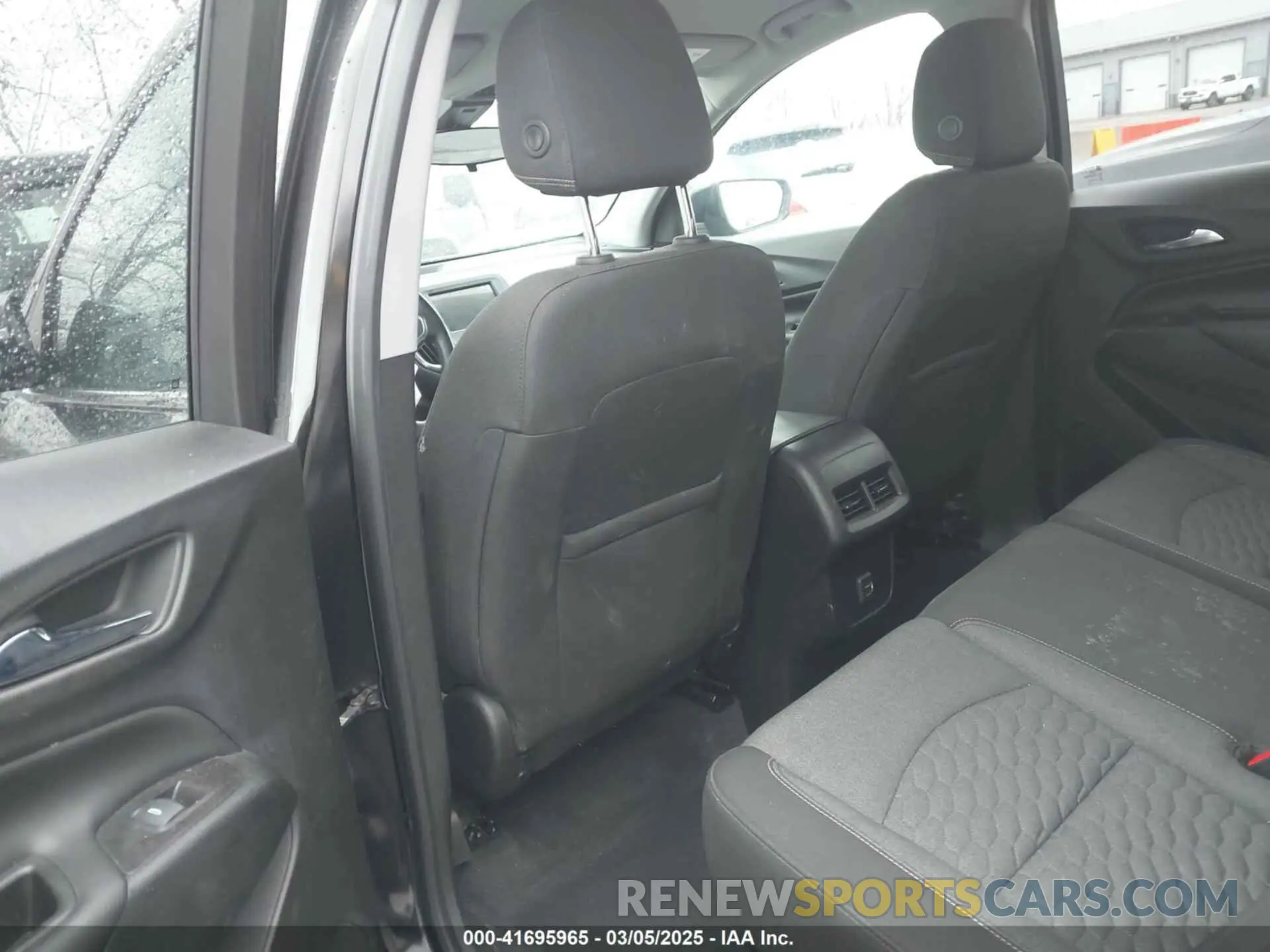 8 Photograph of a damaged car 2GNAXTEV2K6252842 CHEVROLET EQUINOX 2019