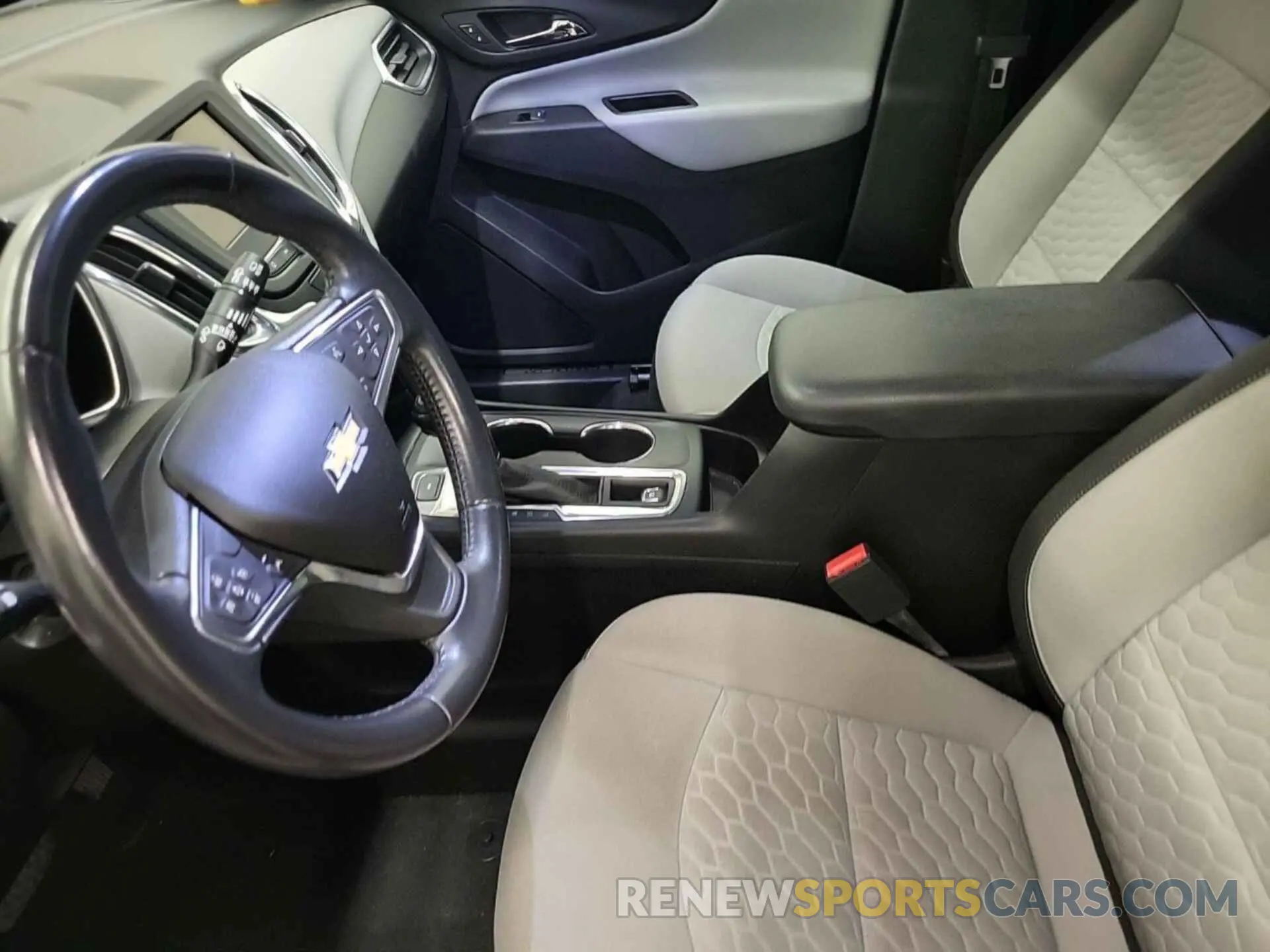 6 Photograph of a damaged car 2GNAXTEV2K6258589 CHEVROLET EQUINOX 2019