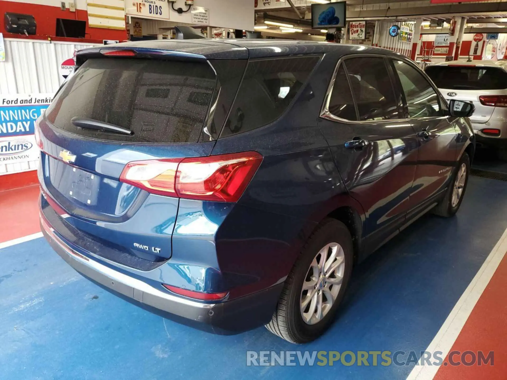 8 Photograph of a damaged car 2GNAXTEV2K6259791 CHEVROLET EQUINOX 2019