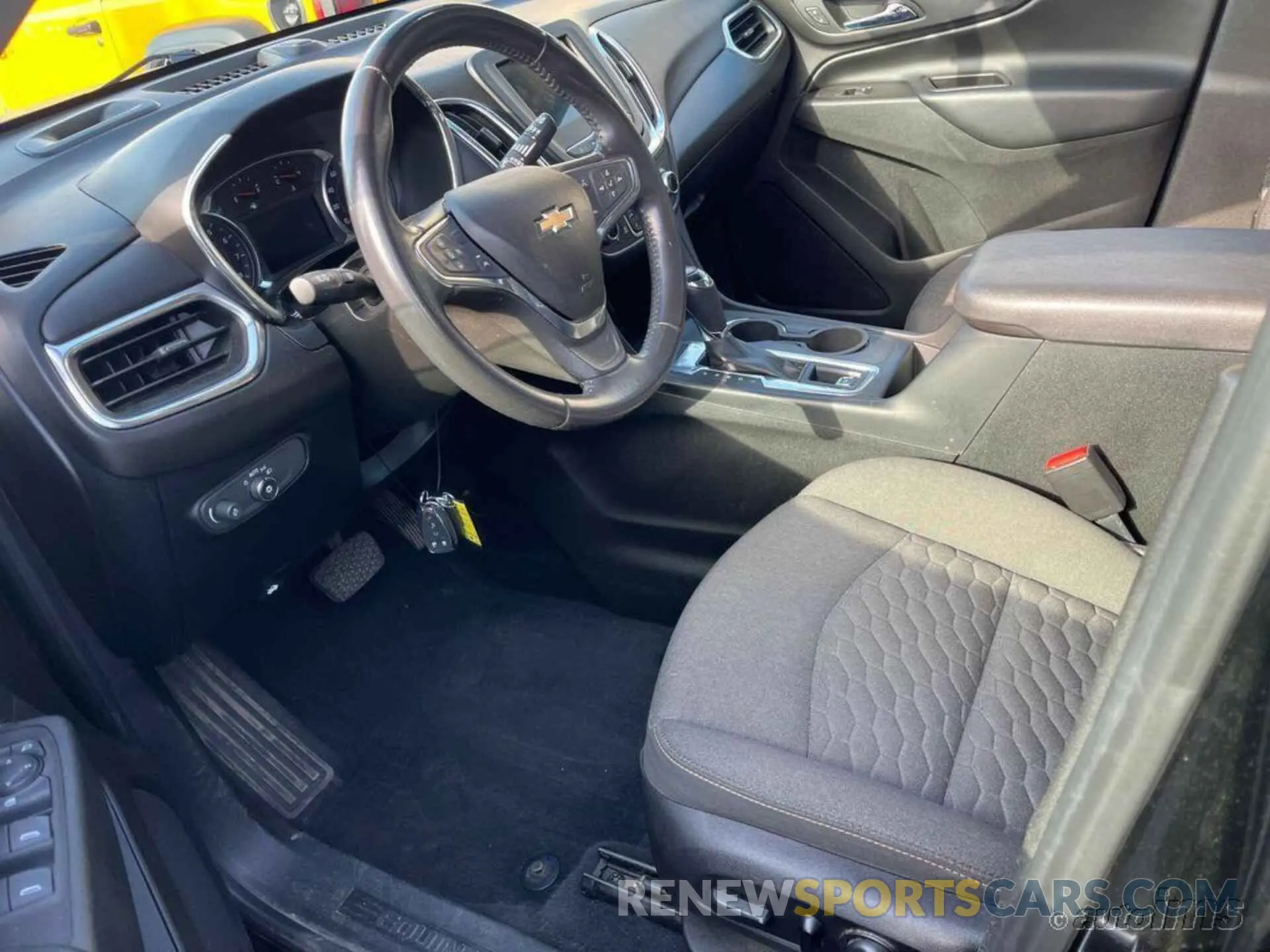 10 Photograph of a damaged car 2GNAXTEV2K6264618 CHEVROLET EQUINOX 2019