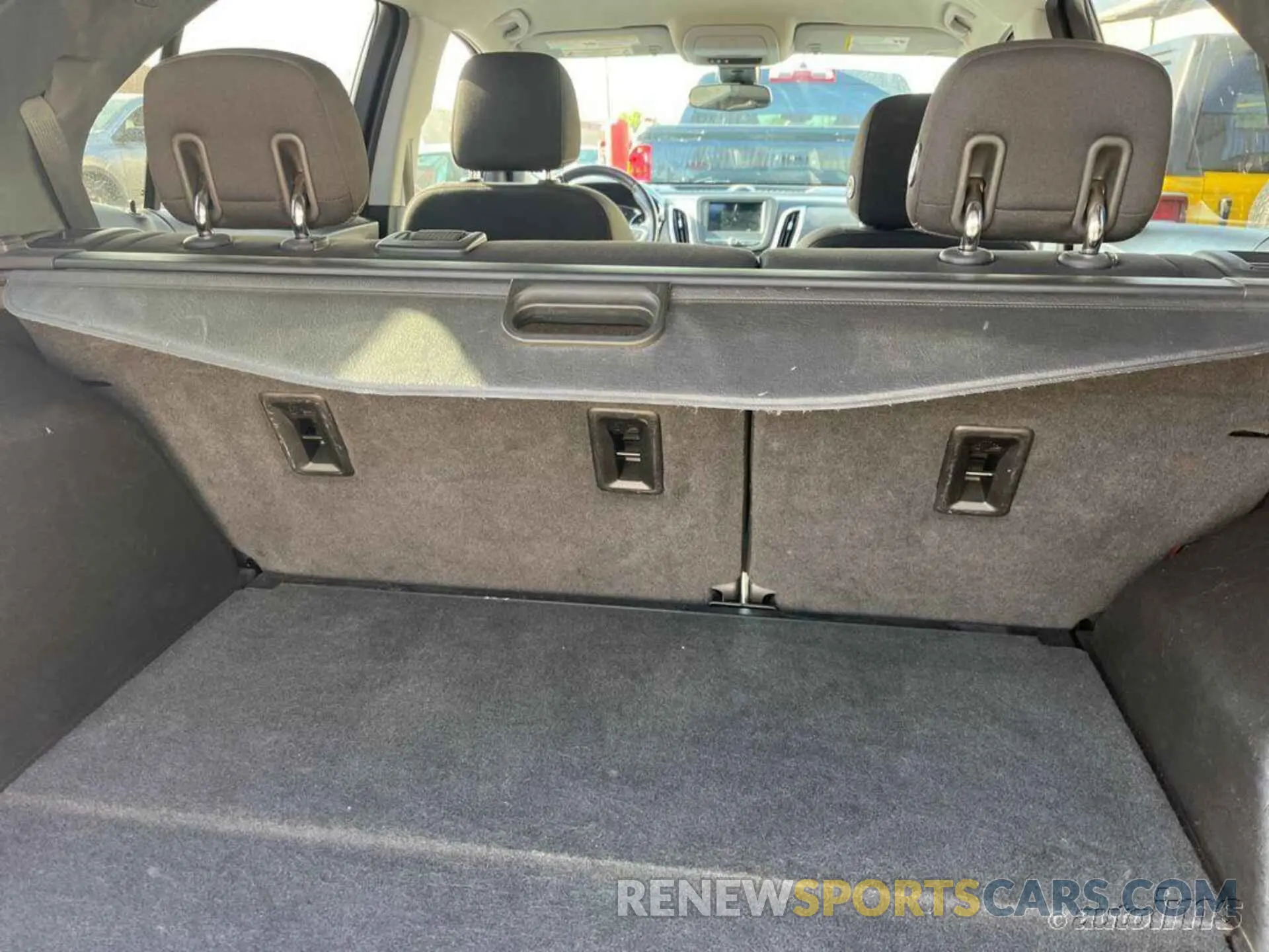9 Photograph of a damaged car 2GNAXTEV2K6264618 CHEVROLET EQUINOX 2019