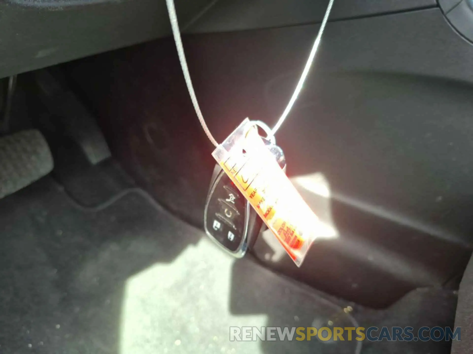 17 Photograph of a damaged car 2GNAXTEV3K6176368 CHEVROLET EQUINOX 2019