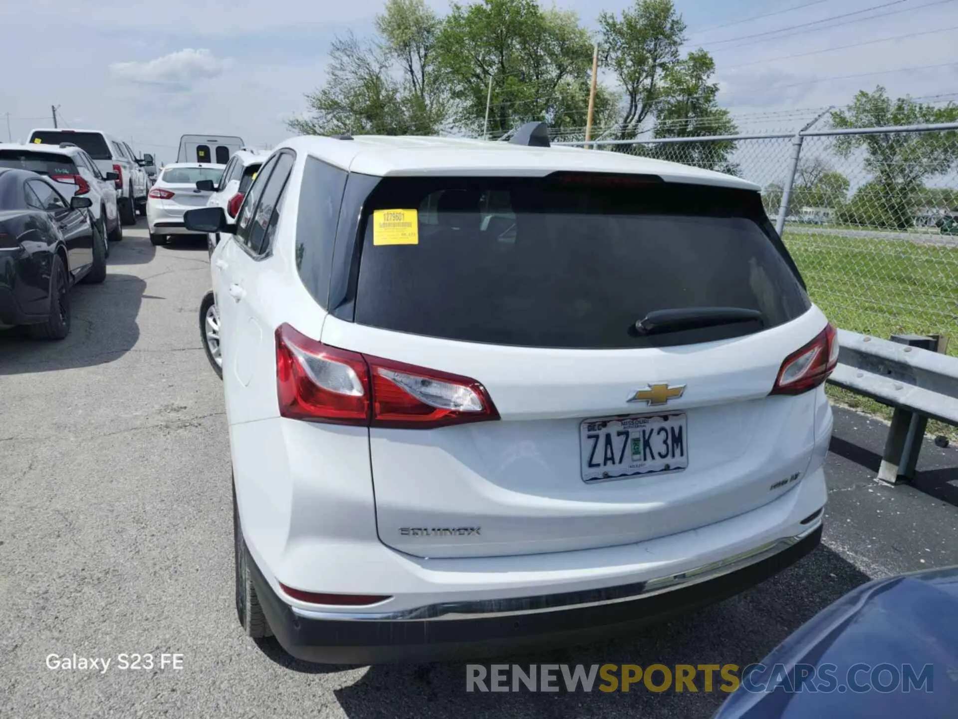 18 Photograph of a damaged car 2GNAXTEV3K6176368 CHEVROLET EQUINOX 2019
