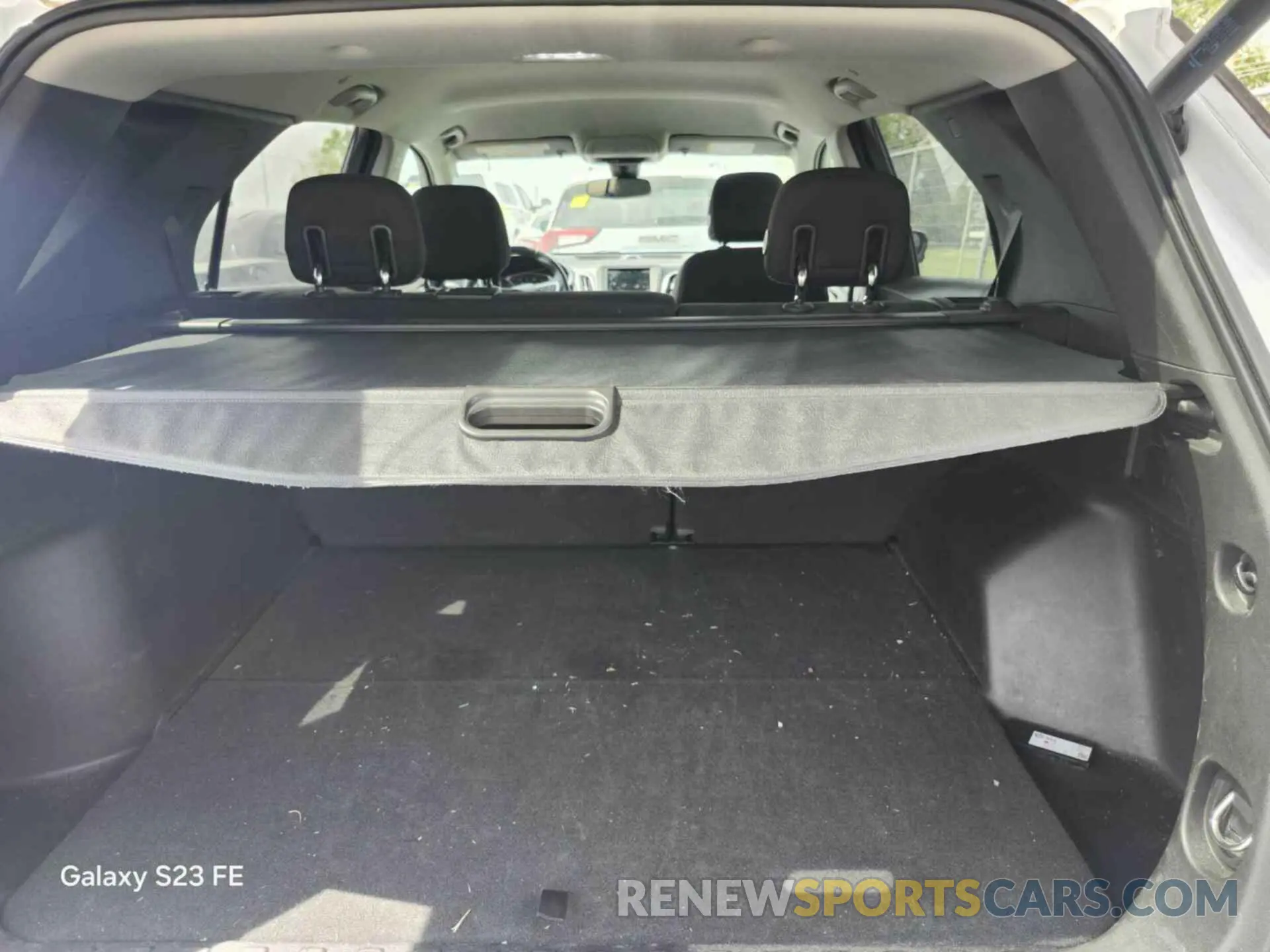 4 Photograph of a damaged car 2GNAXTEV3K6176368 CHEVROLET EQUINOX 2019