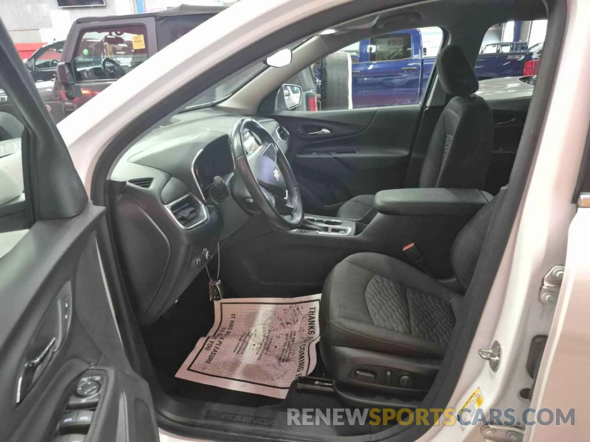 9 Photograph of a damaged car 2GNAXTEV3K6176368 CHEVROLET EQUINOX 2019