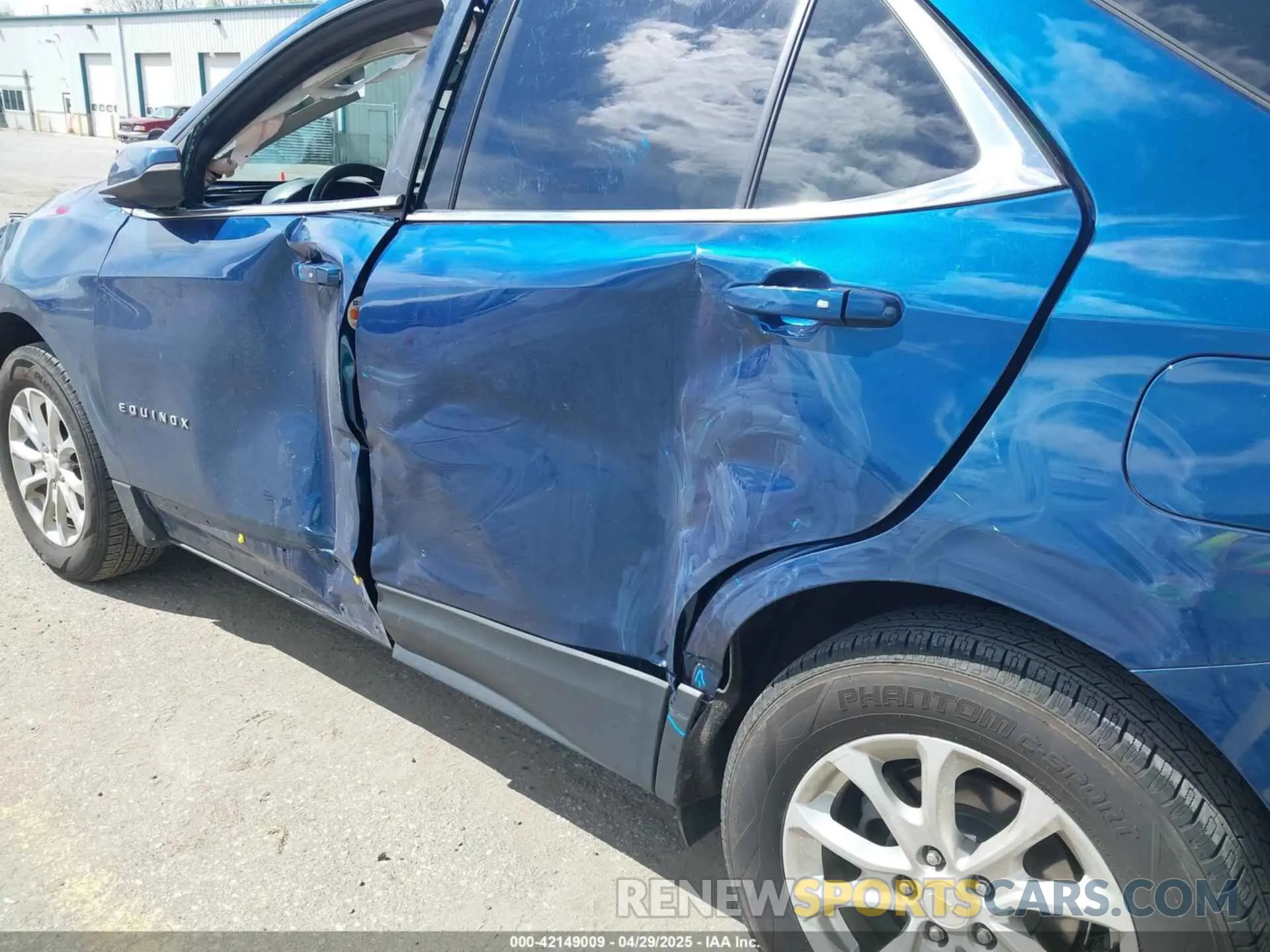 17 Photograph of a damaged car 2GNAXTEV3K6240179 CHEVROLET EQUINOX 2019