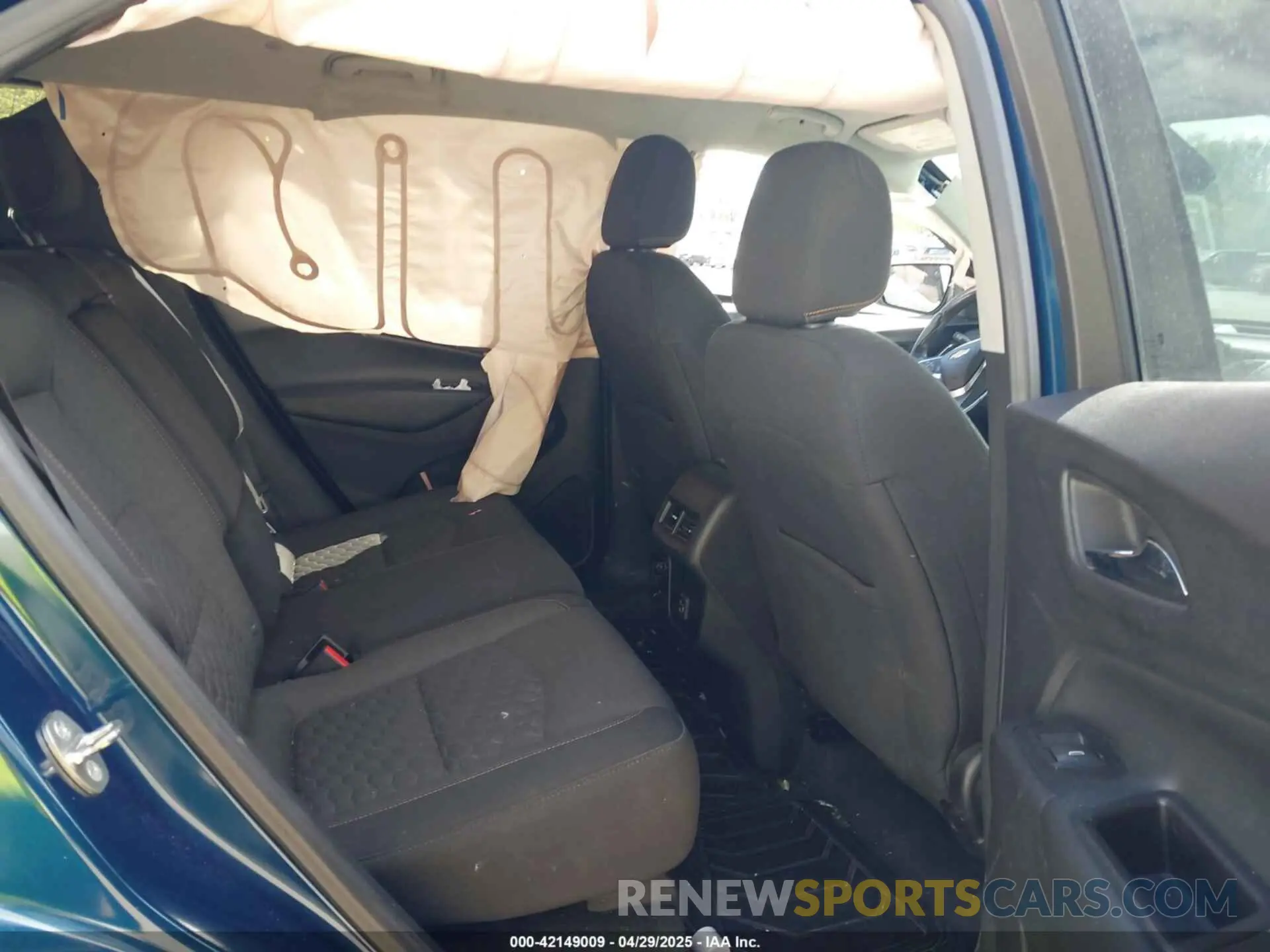 8 Photograph of a damaged car 2GNAXTEV3K6240179 CHEVROLET EQUINOX 2019