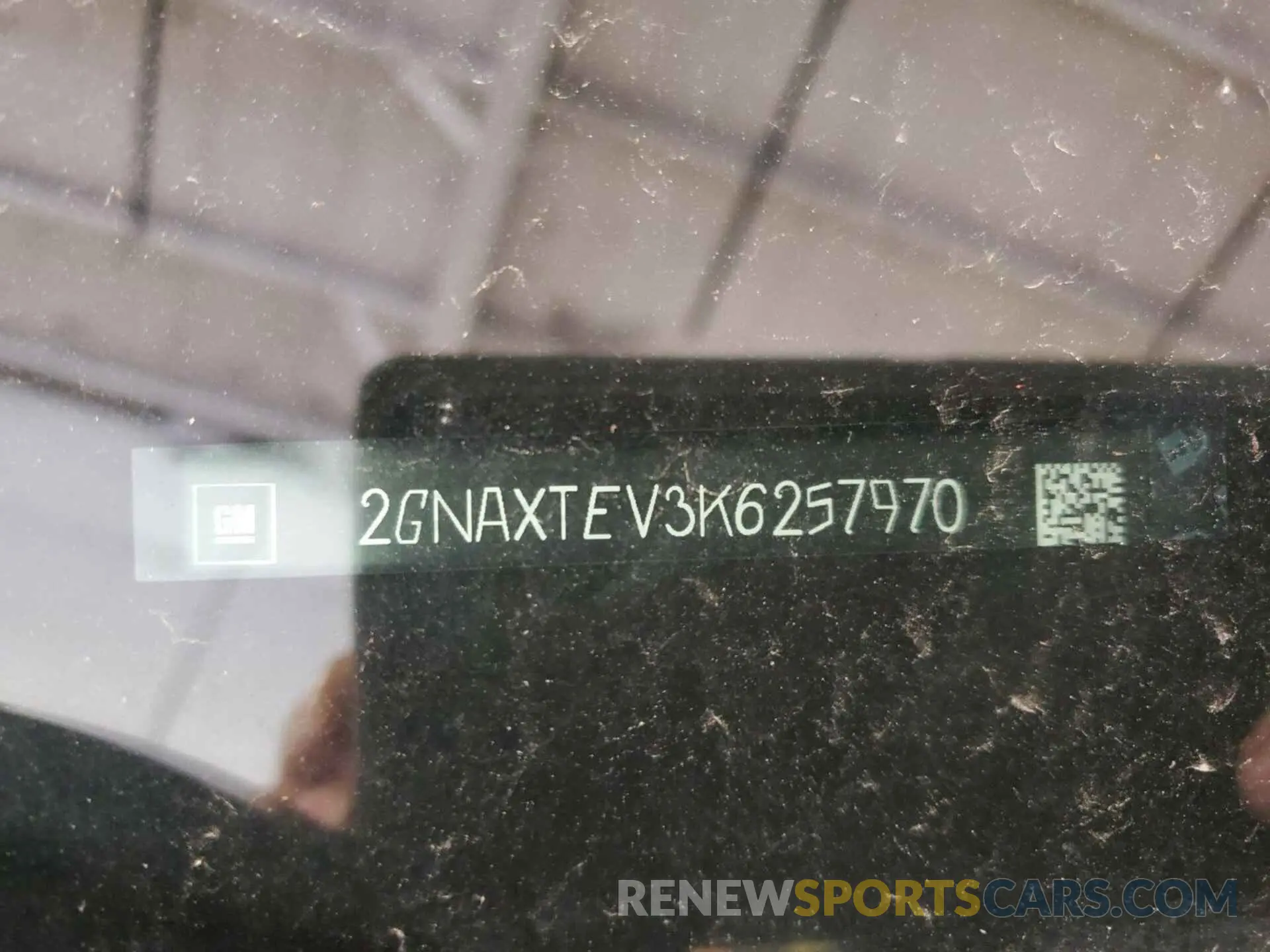 10 Photograph of a damaged car 2GNAXTEV3K6257970 CHEVROLET EQUINOX 2019