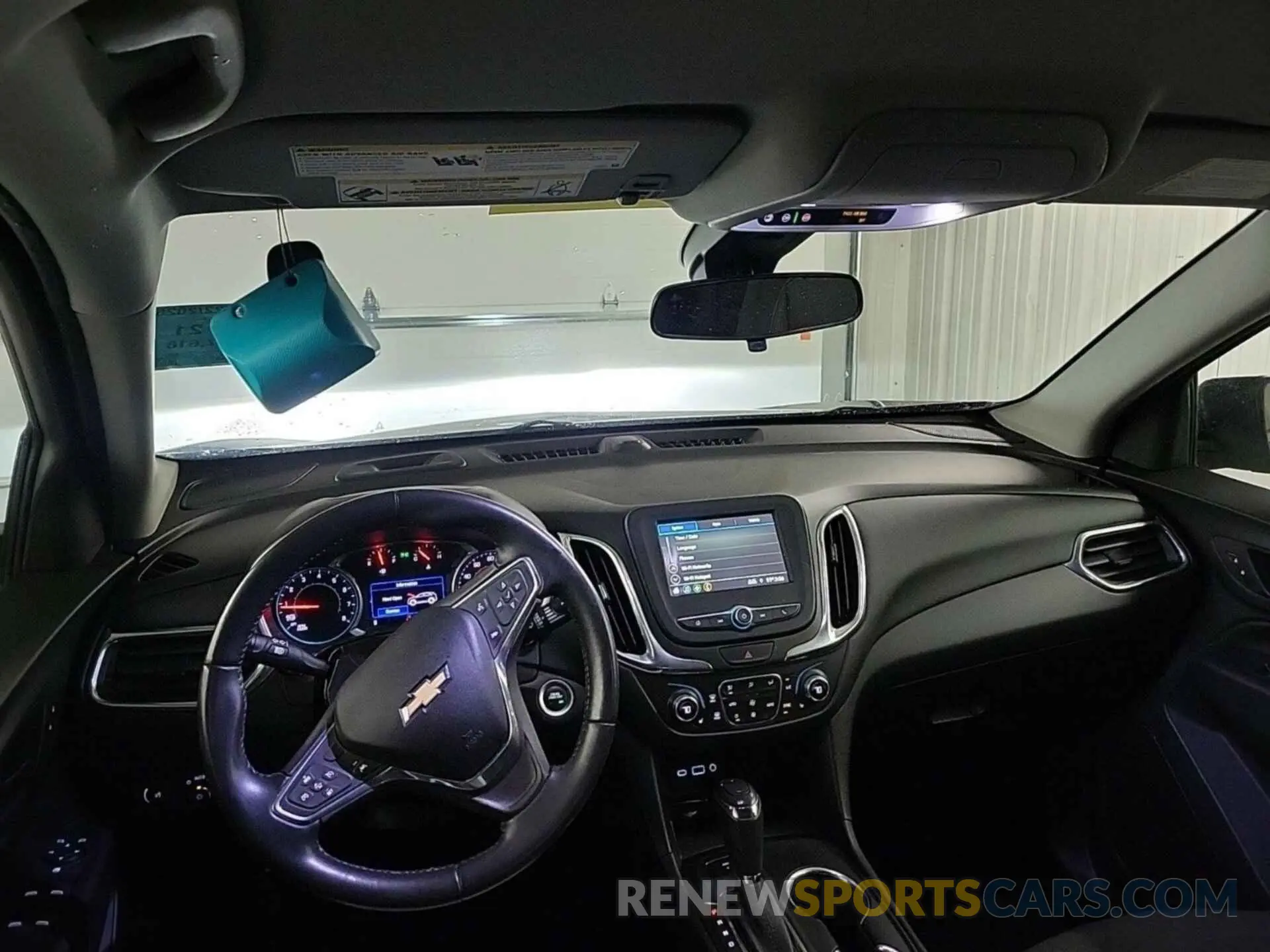 33 Photograph of a damaged car 2GNAXTEV3K6258715 CHEVROLET EQUINOX 2019