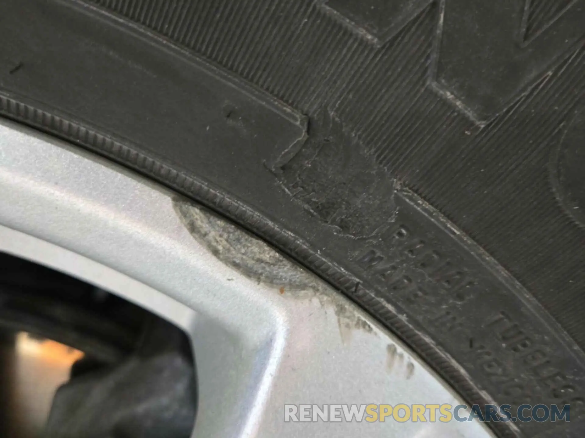 4 Photograph of a damaged car 2GNAXTEV3K6258715 CHEVROLET EQUINOX 2019