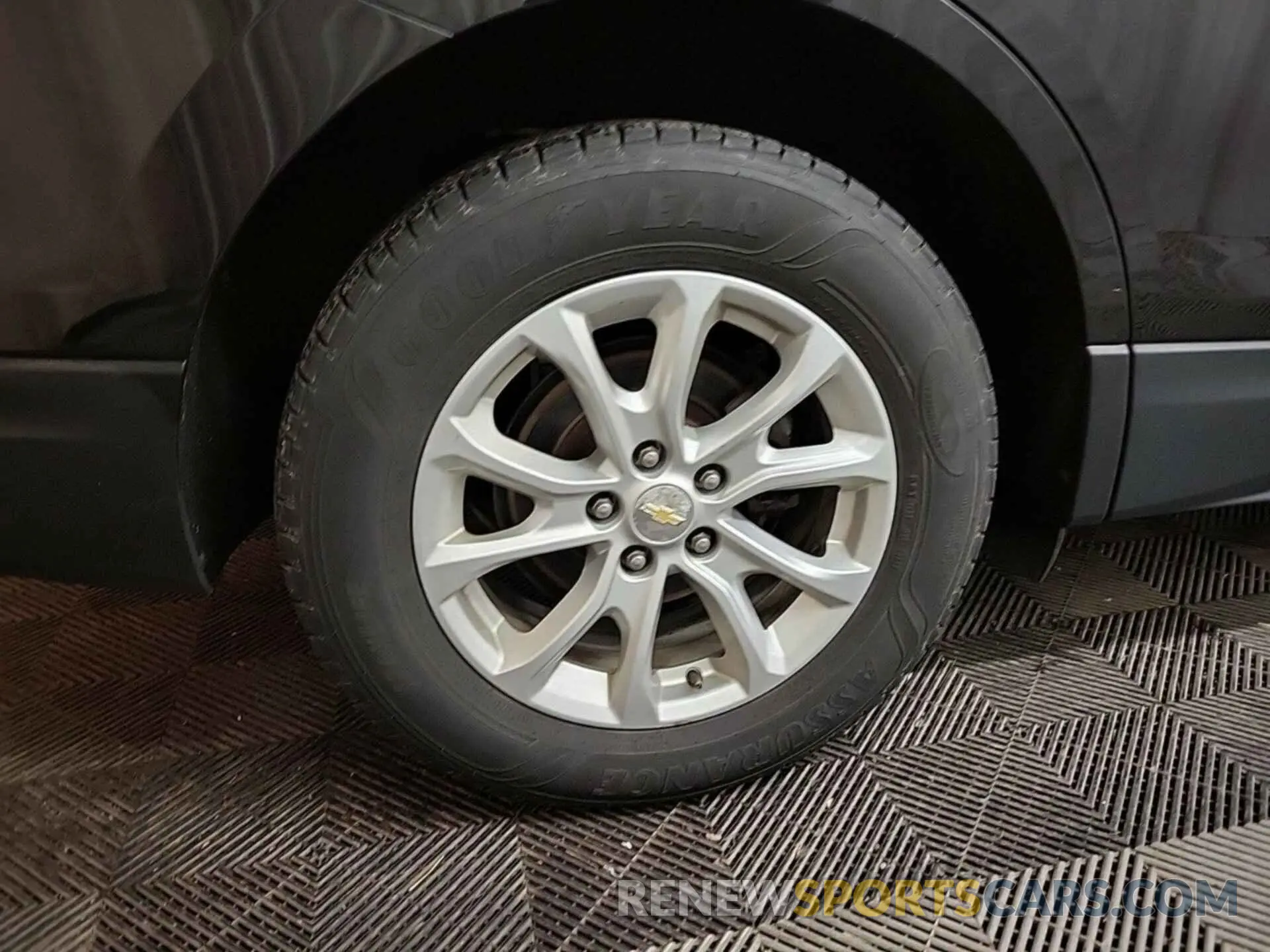 9 Photograph of a damaged car 2GNAXTEV3K6258715 CHEVROLET EQUINOX 2019