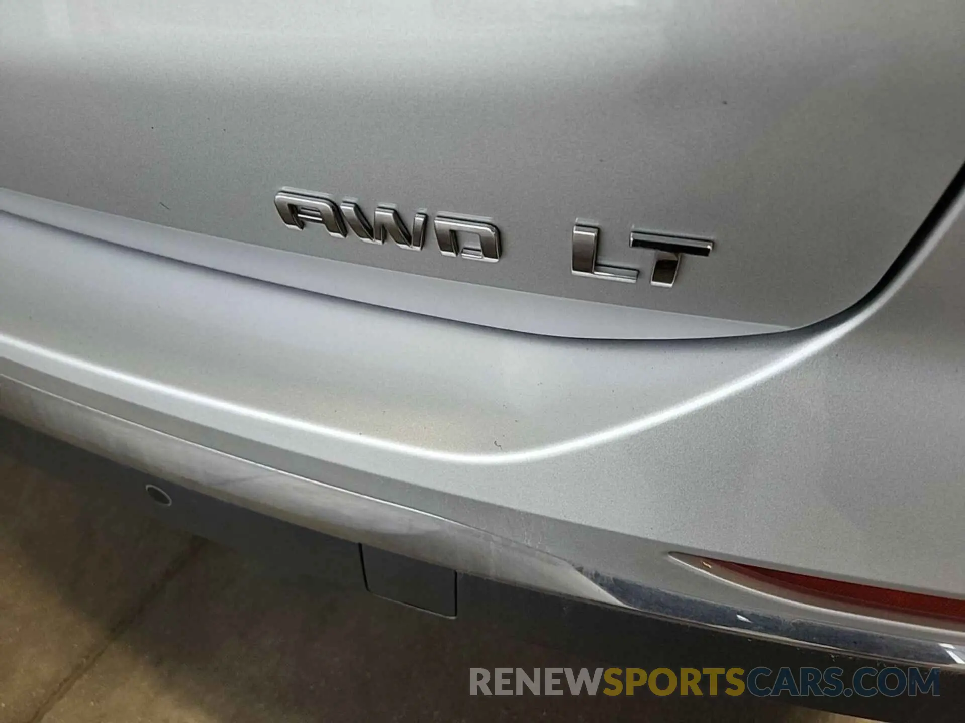 17 Photograph of a damaged car 2GNAXTEV3K6258911 CHEVROLET EQUINOX 2019