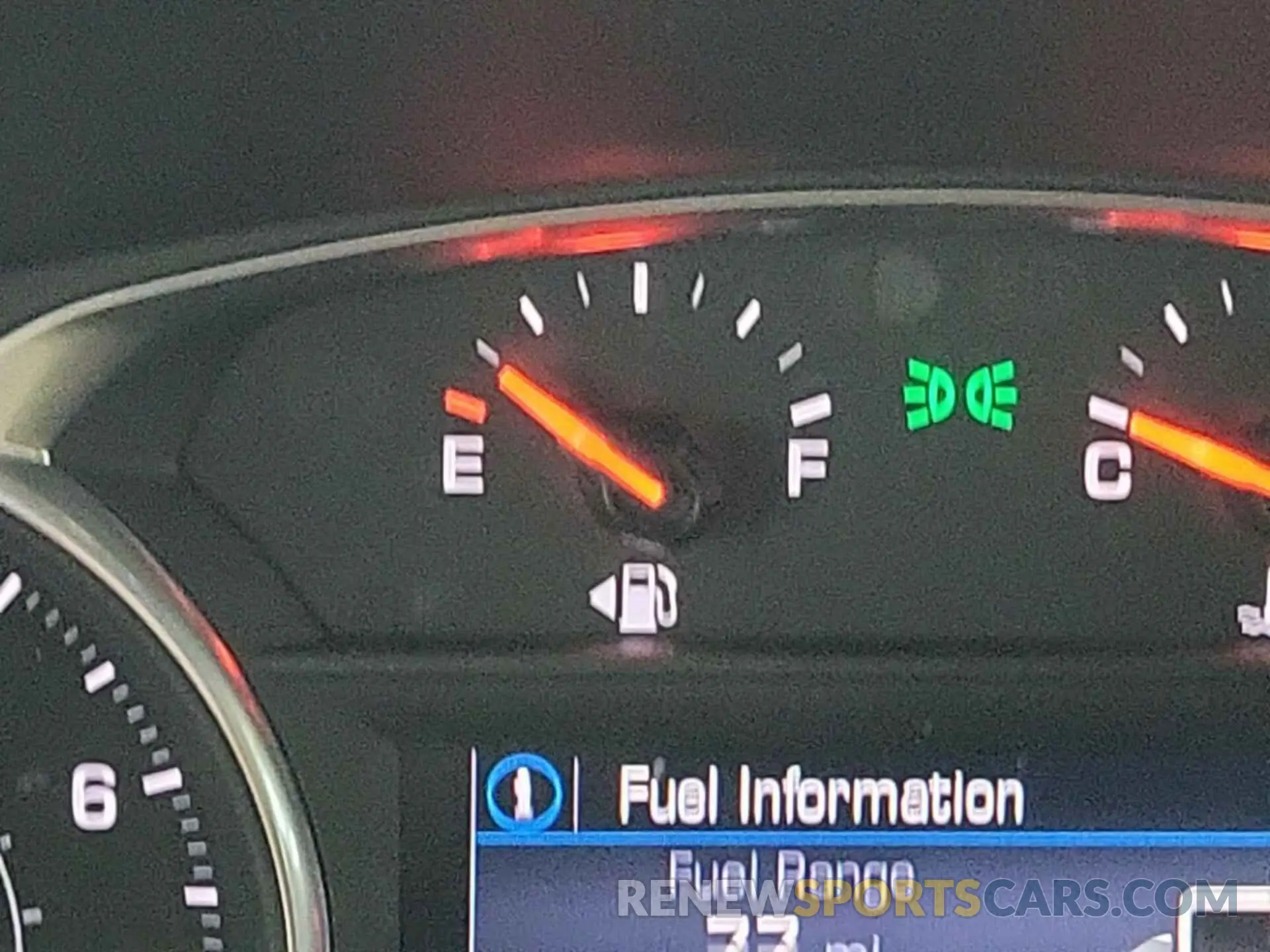 18 Photograph of a damaged car 2GNAXTEV3K6258911 CHEVROLET EQUINOX 2019
