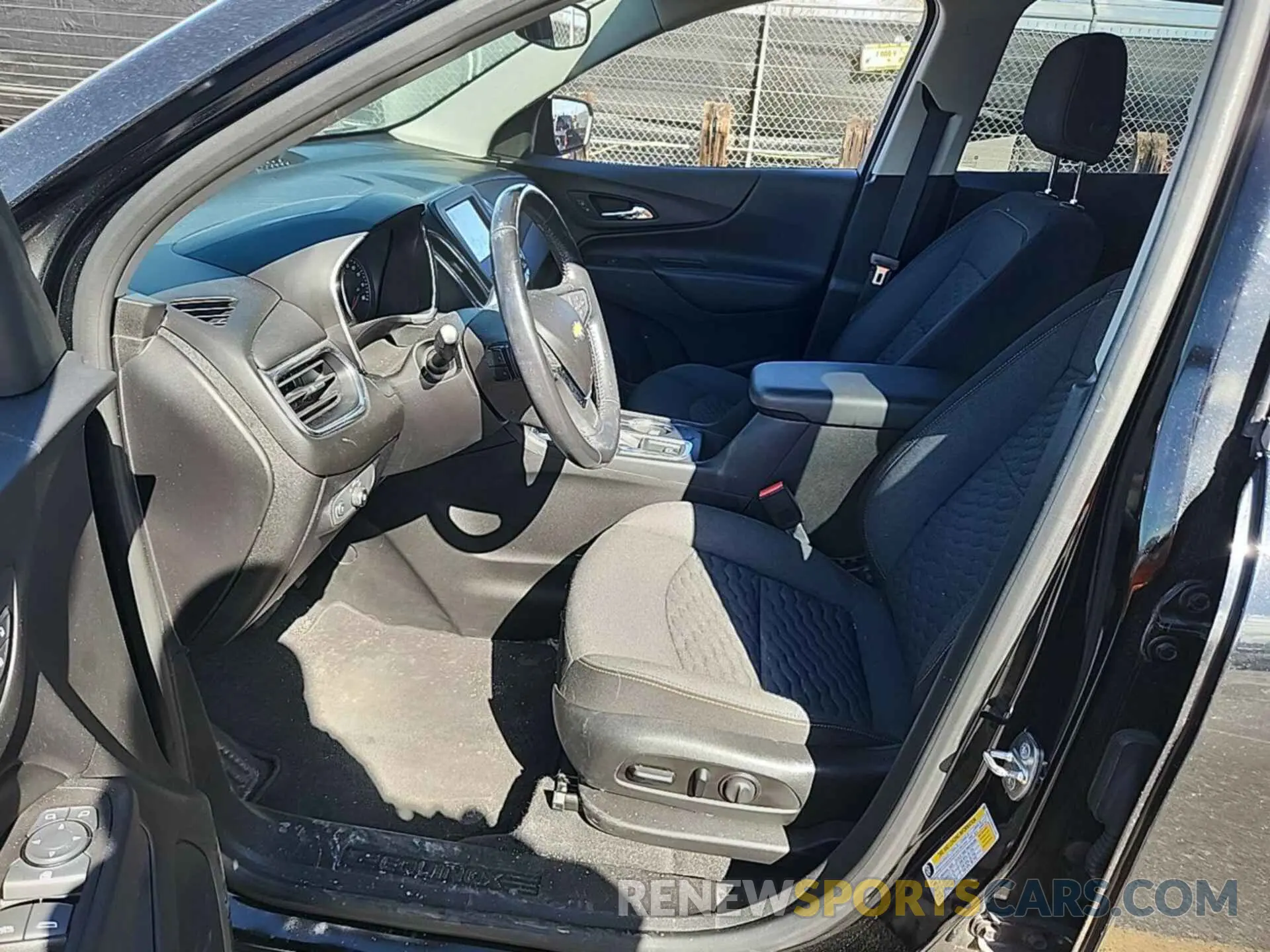 26 Photograph of a damaged car 2GNAXTEV4K6172491 CHEVROLET EQUINOX 2019