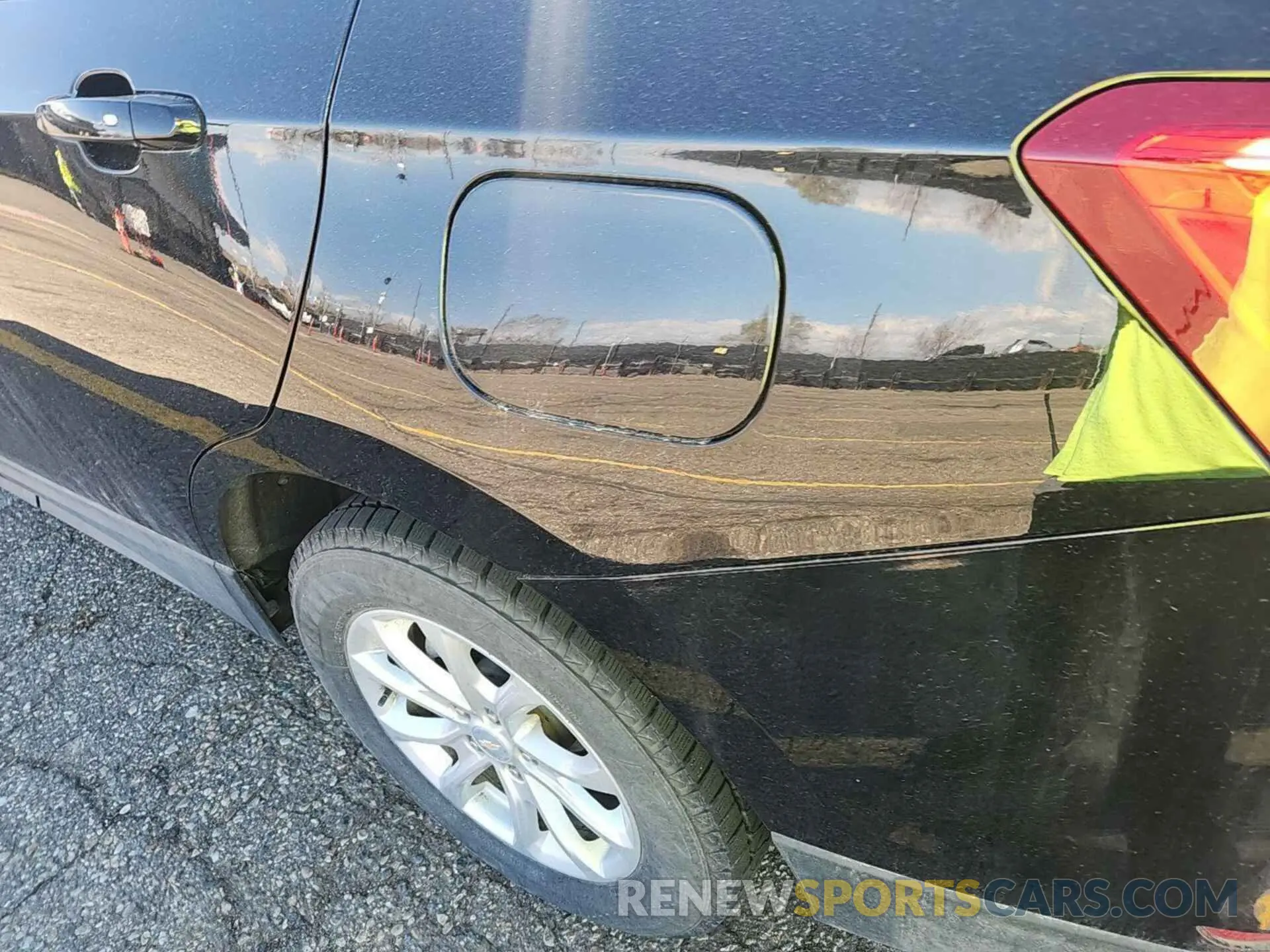 4 Photograph of a damaged car 2GNAXTEV4K6172491 CHEVROLET EQUINOX 2019