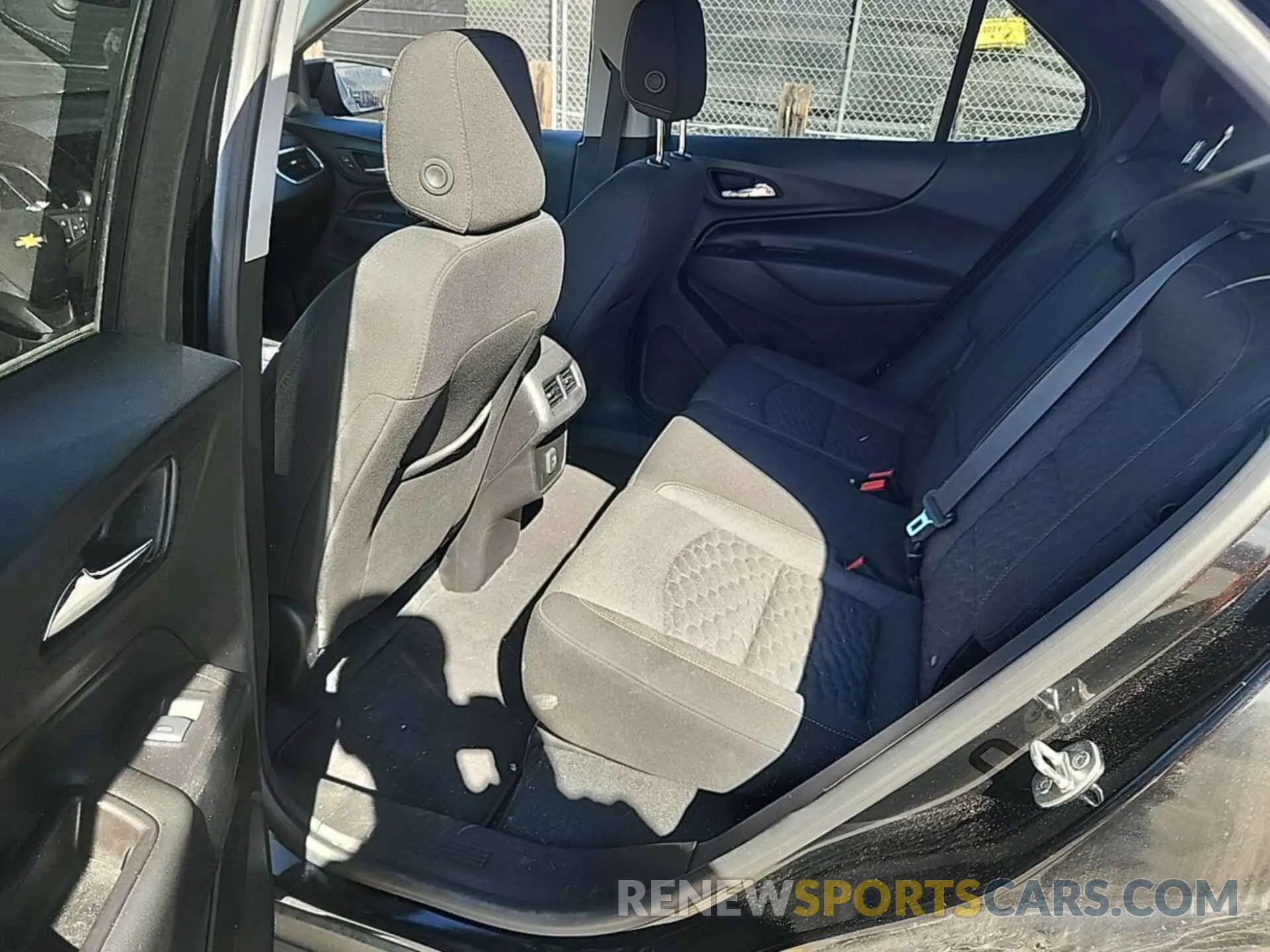 8 Photograph of a damaged car 2GNAXTEV4K6172491 CHEVROLET EQUINOX 2019