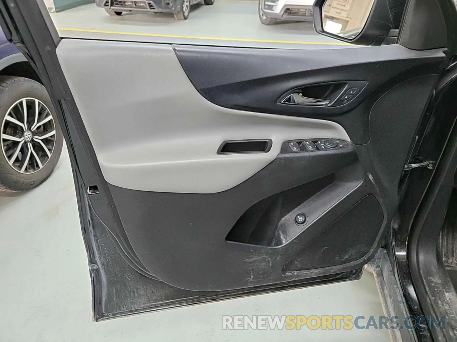 24 Photograph of a damaged car 2GNAXTEV4K6199254 CHEVROLET EQUINOX 2019