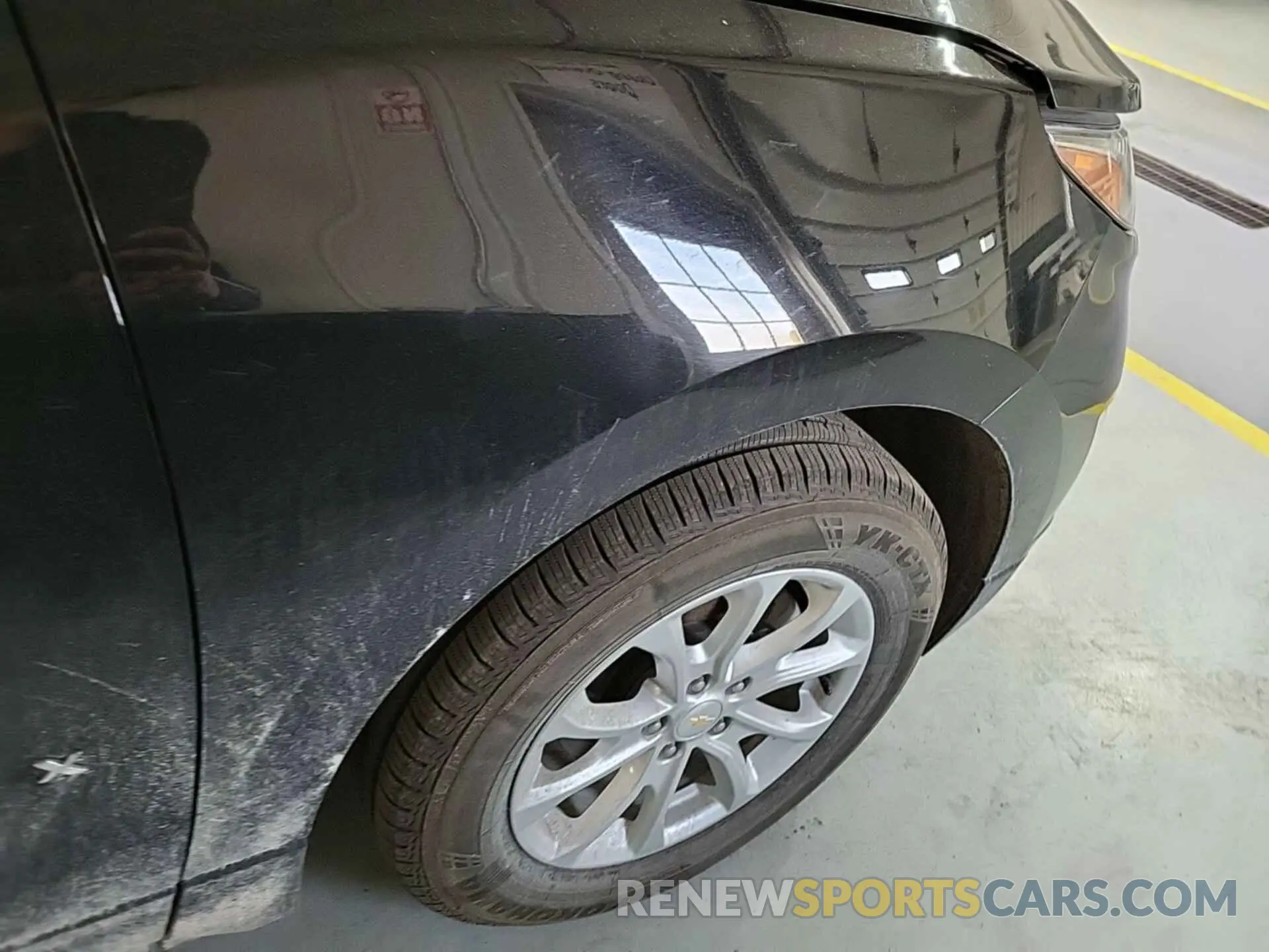 9 Photograph of a damaged car 2GNAXTEV4K6199254 CHEVROLET EQUINOX 2019