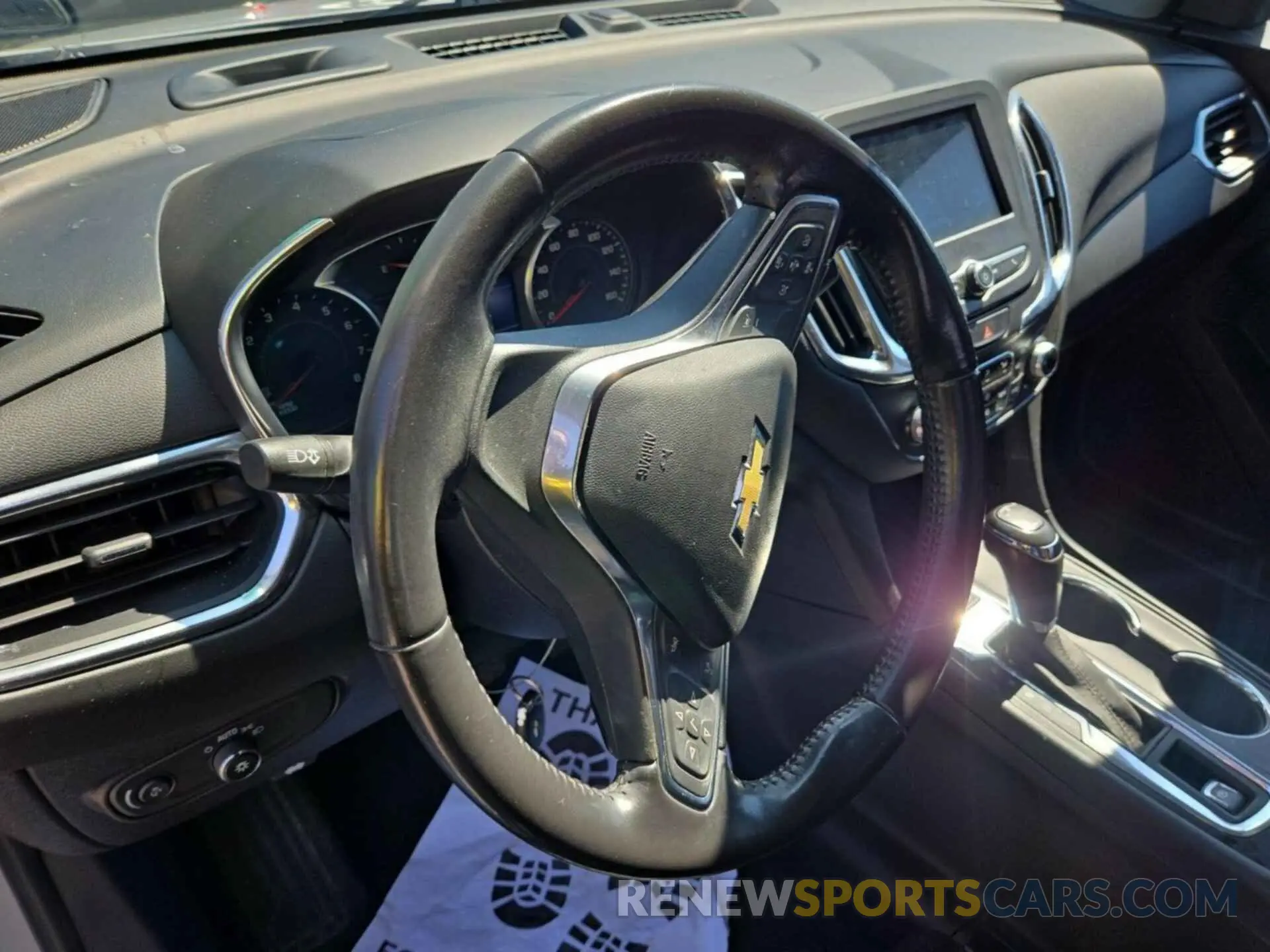 16 Photograph of a damaged car 2GNAXTEV4K6258657 CHEVROLET EQUINOX 2019