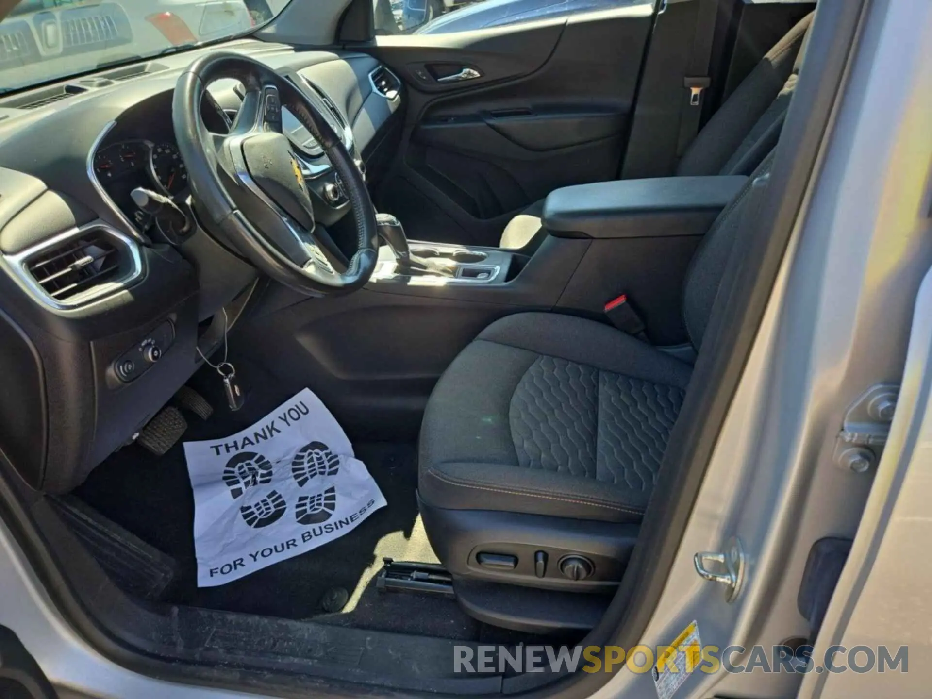 29 Photograph of a damaged car 2GNAXTEV4K6258657 CHEVROLET EQUINOX 2019
