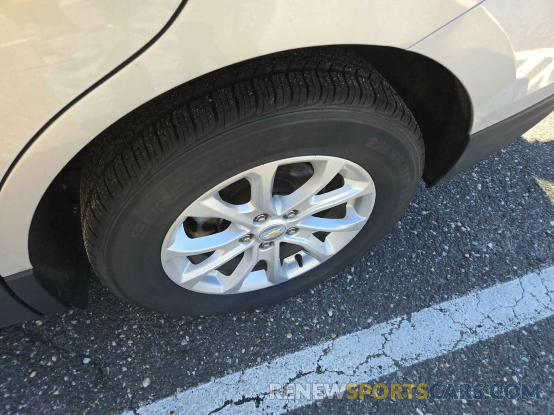7 Photograph of a damaged car 2GNAXTEV4K6258657 CHEVROLET EQUINOX 2019