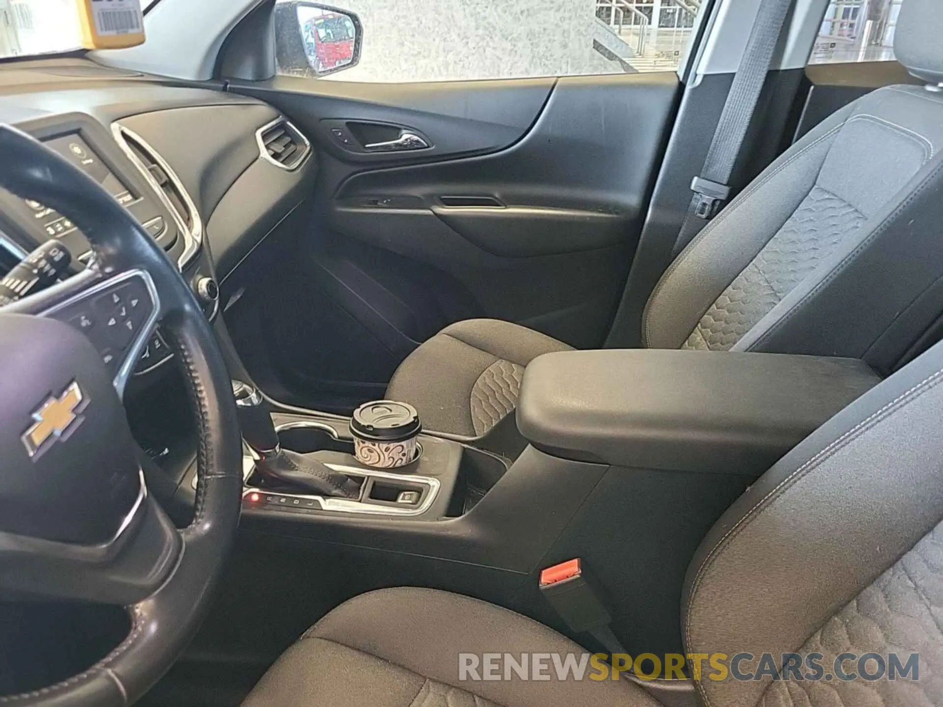 10 Photograph of a damaged car 2GNAXTEV4K6259307 CHEVROLET EQUINOX 2019
