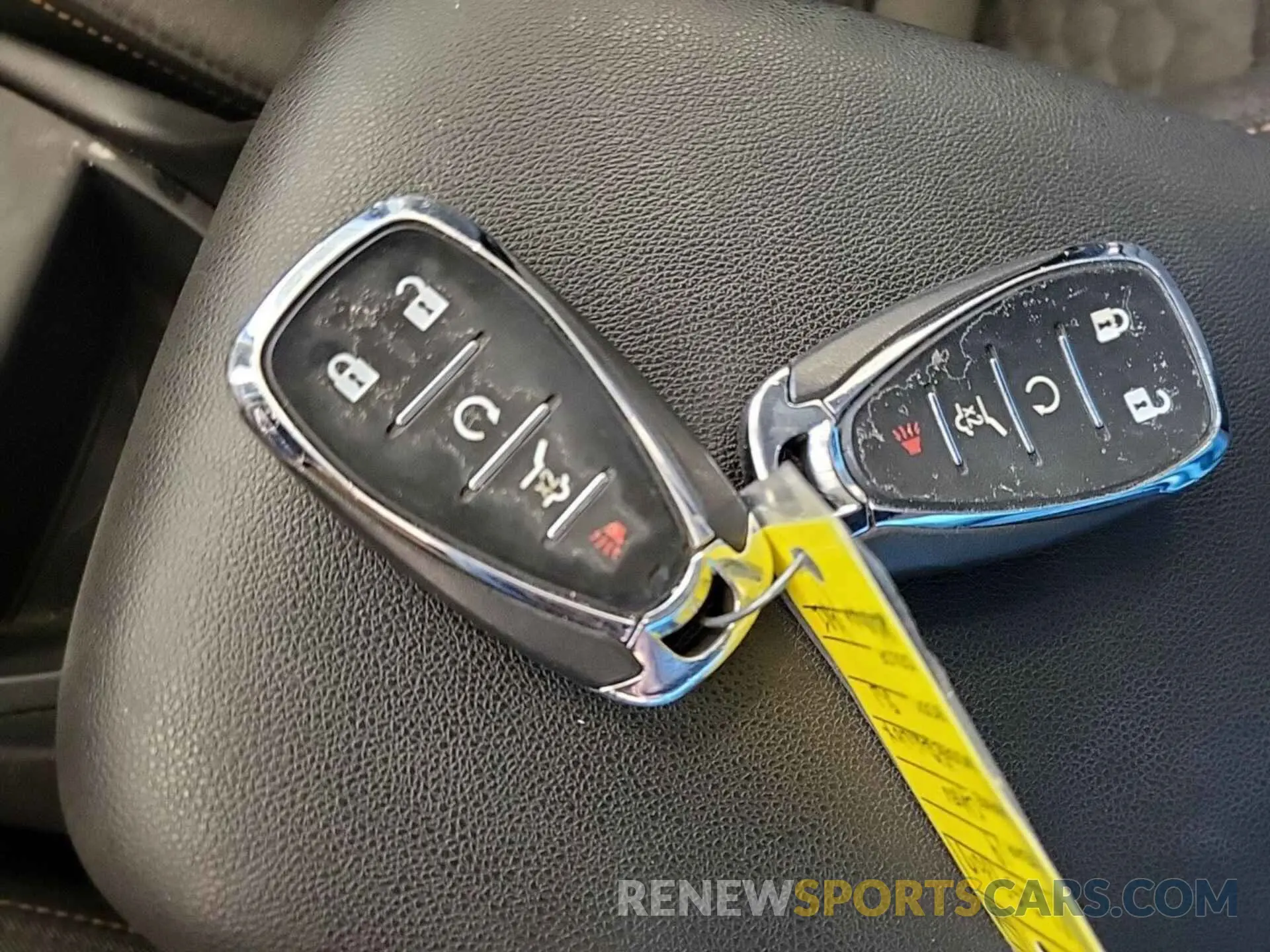 17 Photograph of a damaged car 2GNAXTEV4K6259307 CHEVROLET EQUINOX 2019