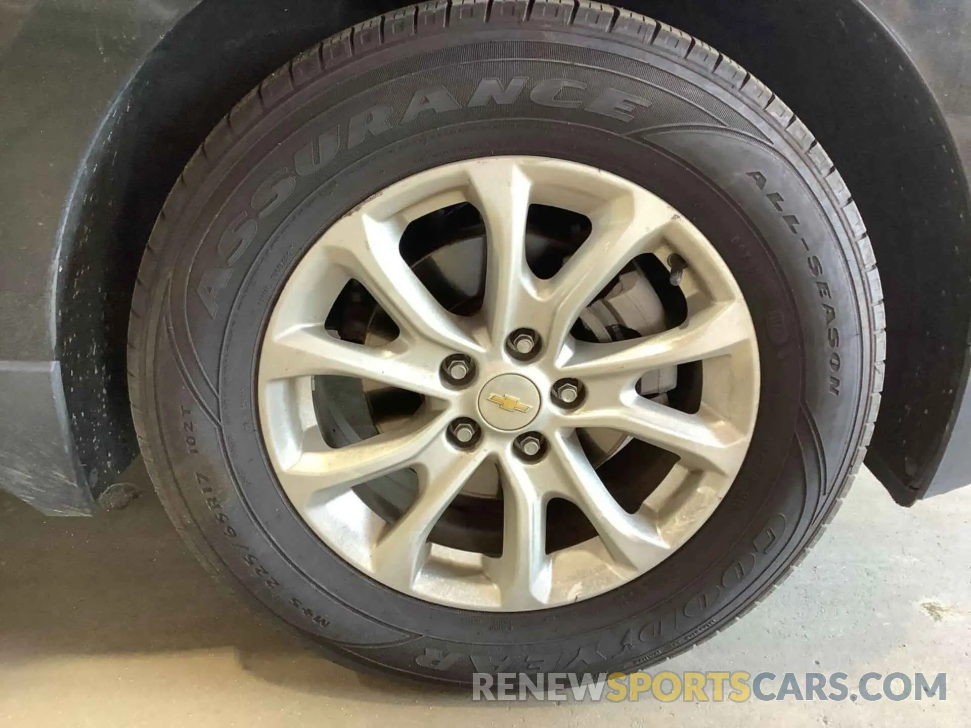11 Photograph of a damaged car 2GNAXTEV4K6259596 CHEVROLET EQUINOX 2019