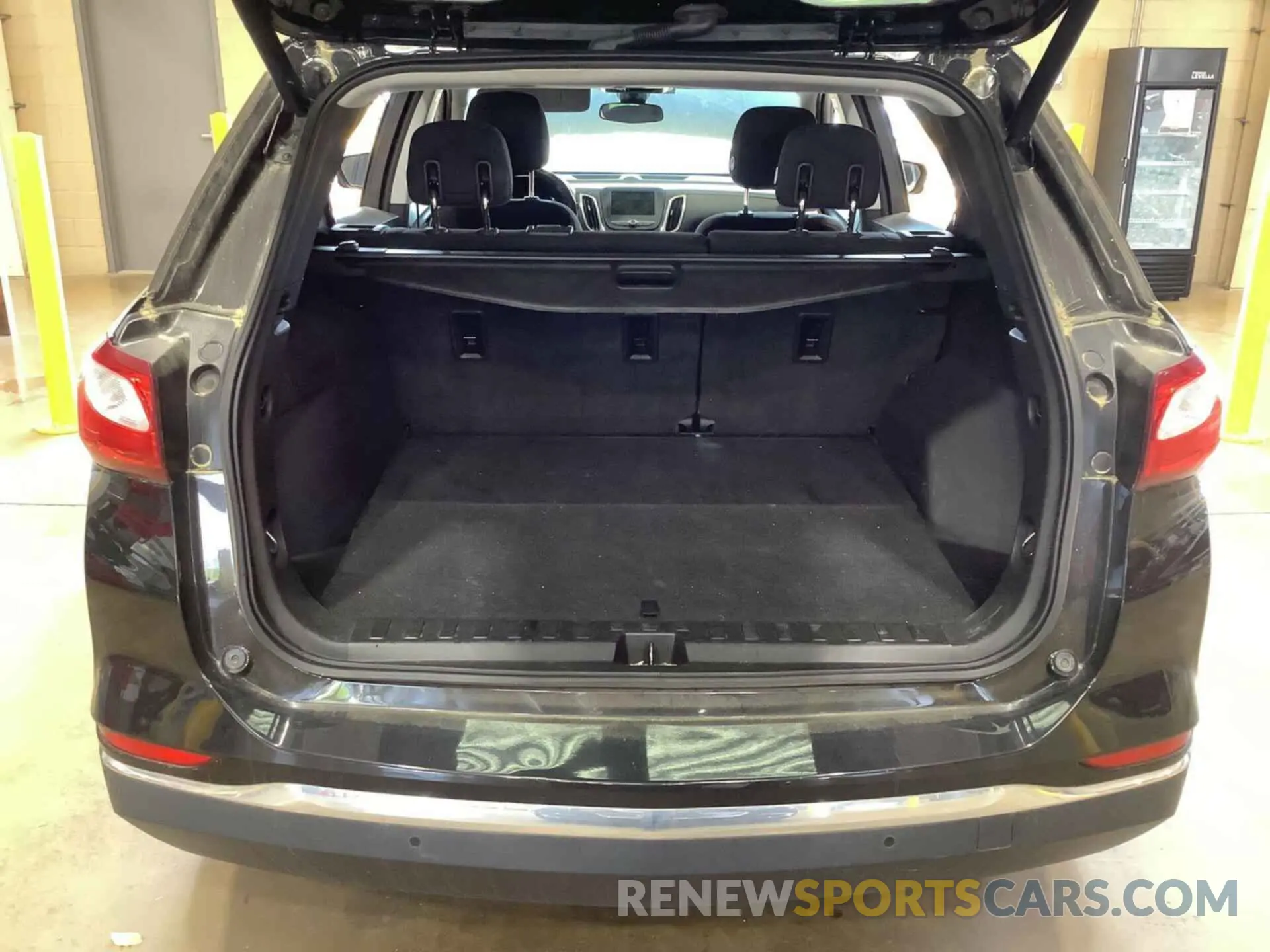 16 Photograph of a damaged car 2GNAXTEV4K6259596 CHEVROLET EQUINOX 2019